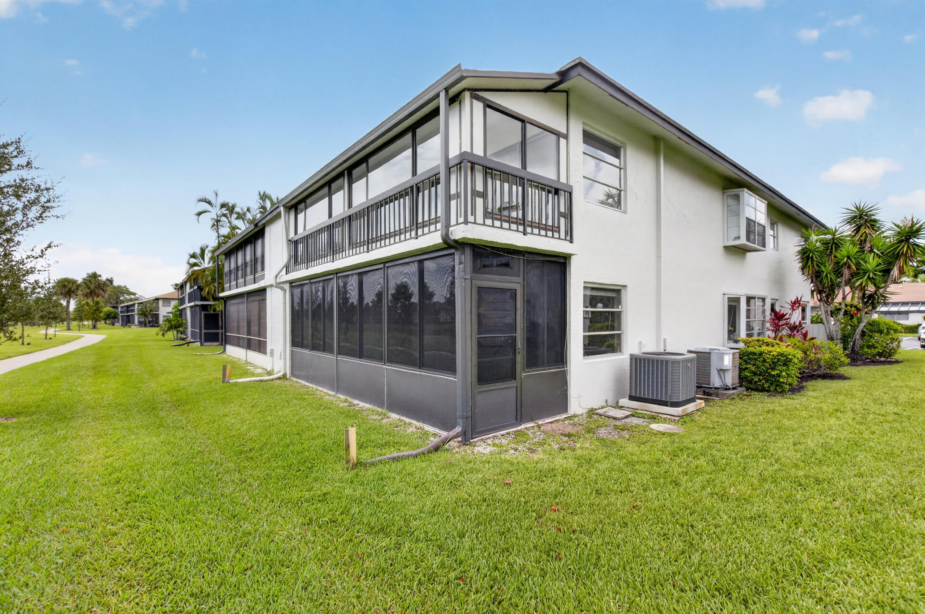 PALM GREENS AT VILLA DEL RAY CONDO - Residential