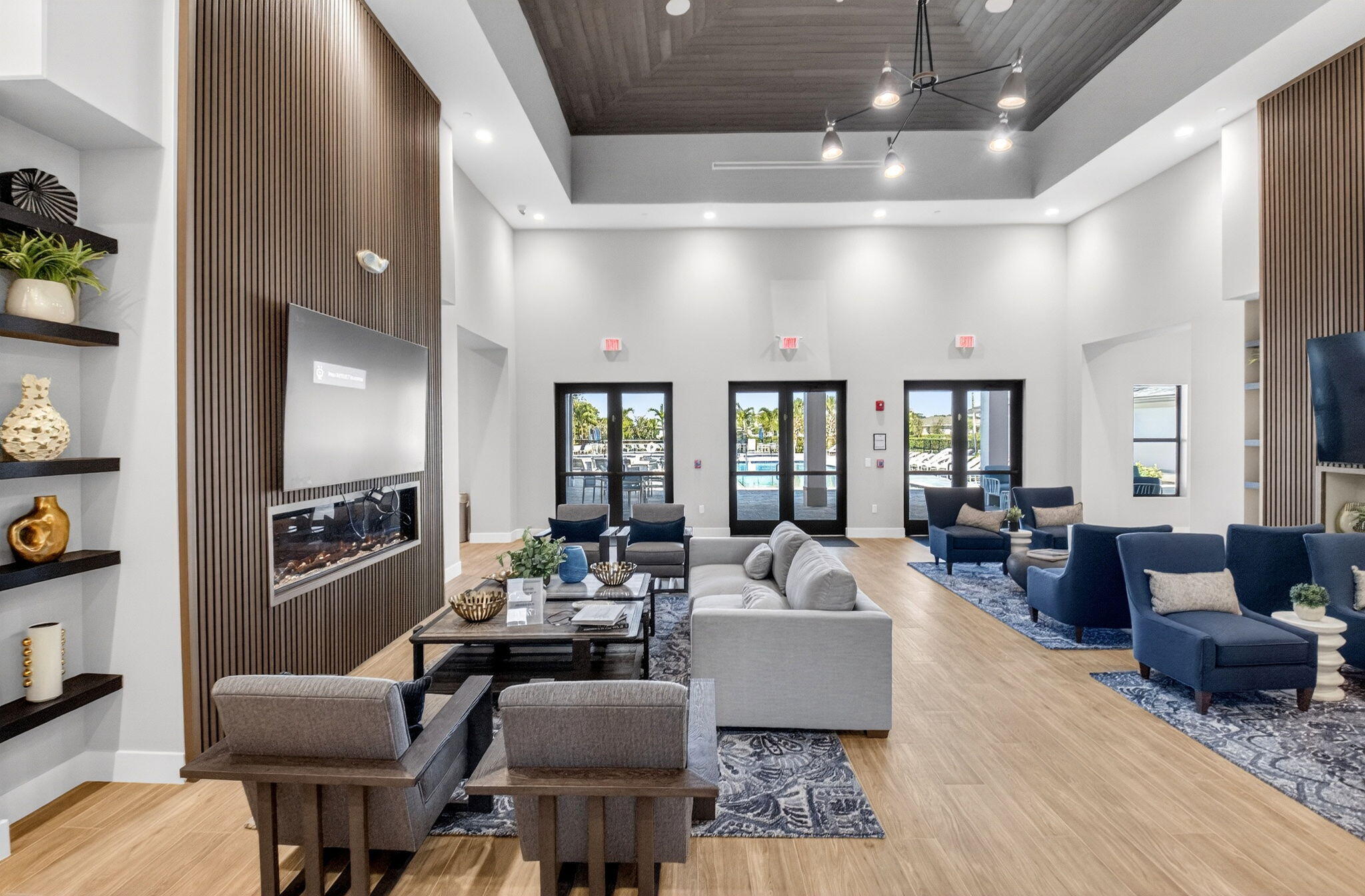 PALM GREENS AT VILLA DEL RAY CONDO - Residential