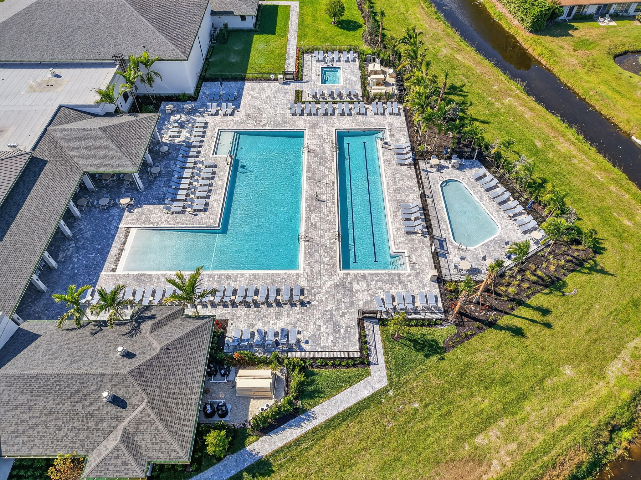 PALM GREENS AT VILLA DEL RAY CONDO - Residential