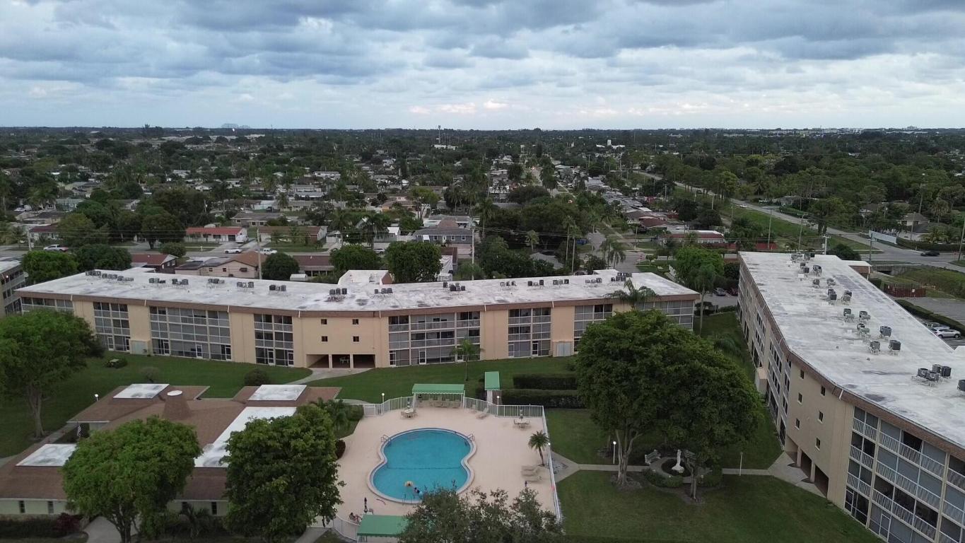 VILLAGE GREEN WINDSOR CONDO - Residential