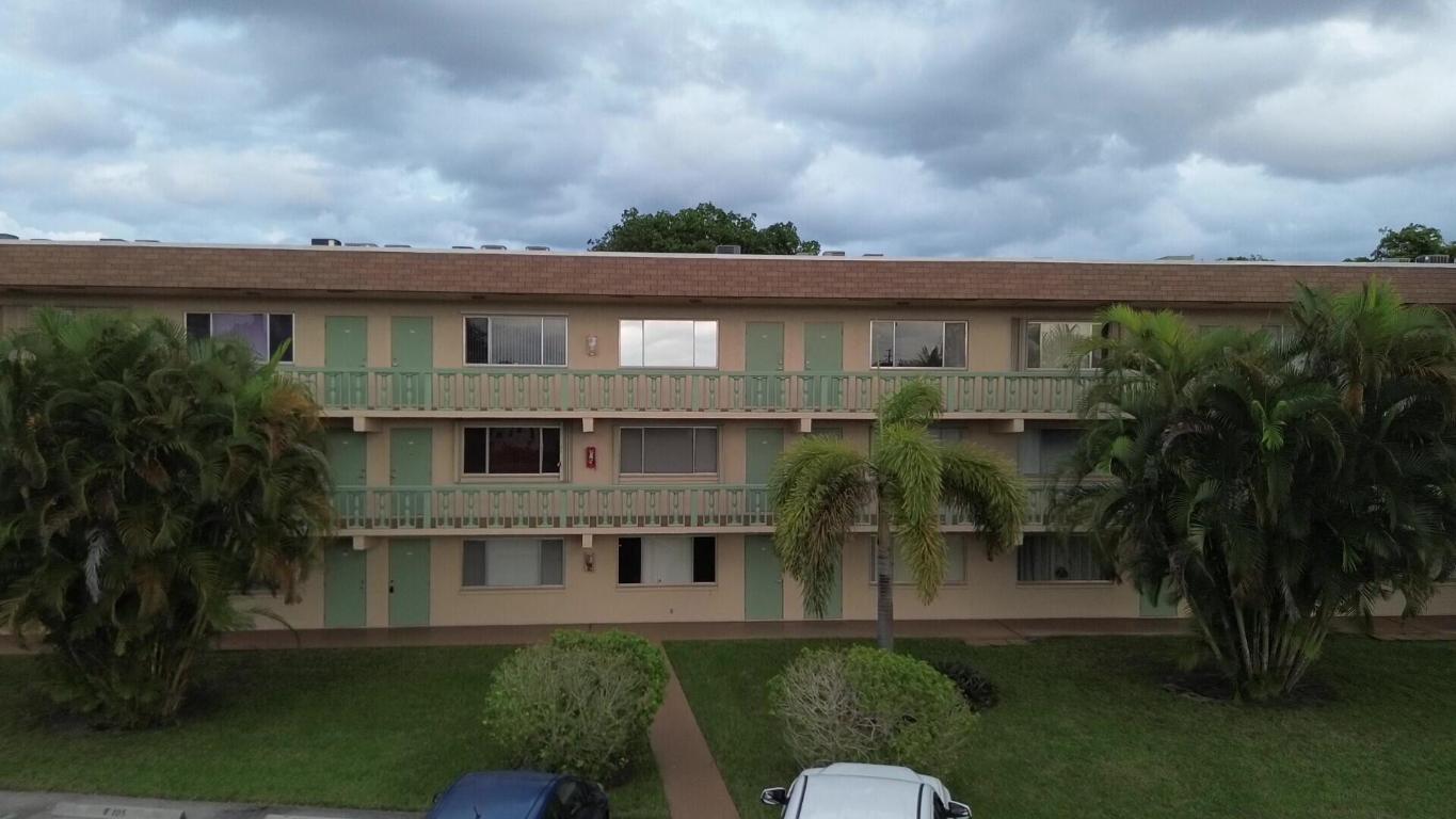 VILLAGE GREEN WINDSOR CONDO - Residential