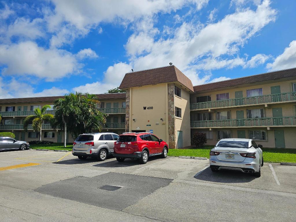 VILLAGE GREEN WINDSOR CONDO - Residential