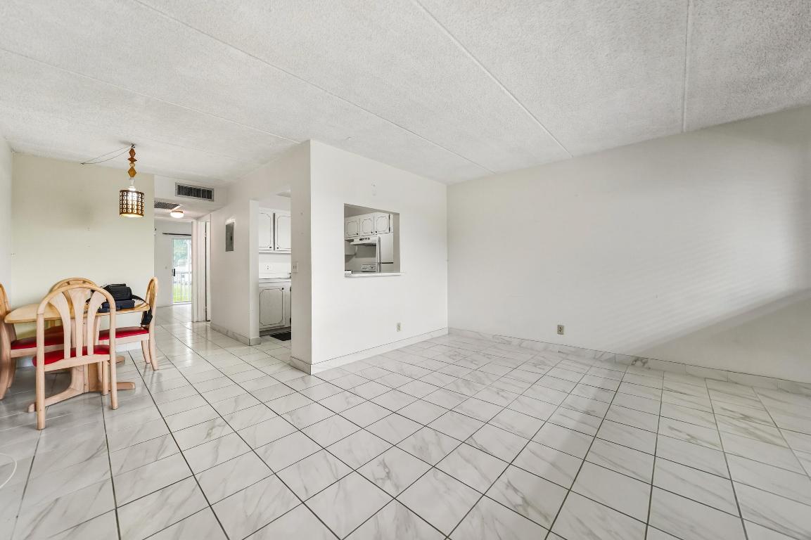 VILLAGE GREEN WINDSOR CONDO - Residential