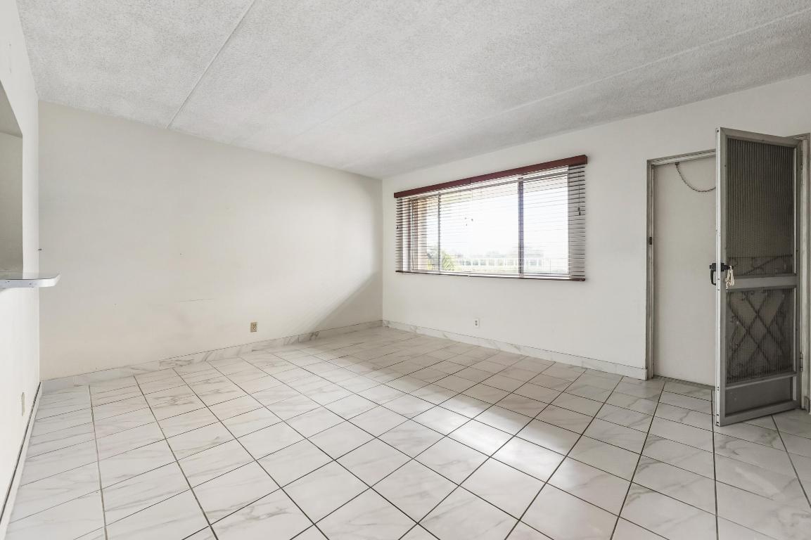 VILLAGE GREEN WINDSOR CONDO - Residential