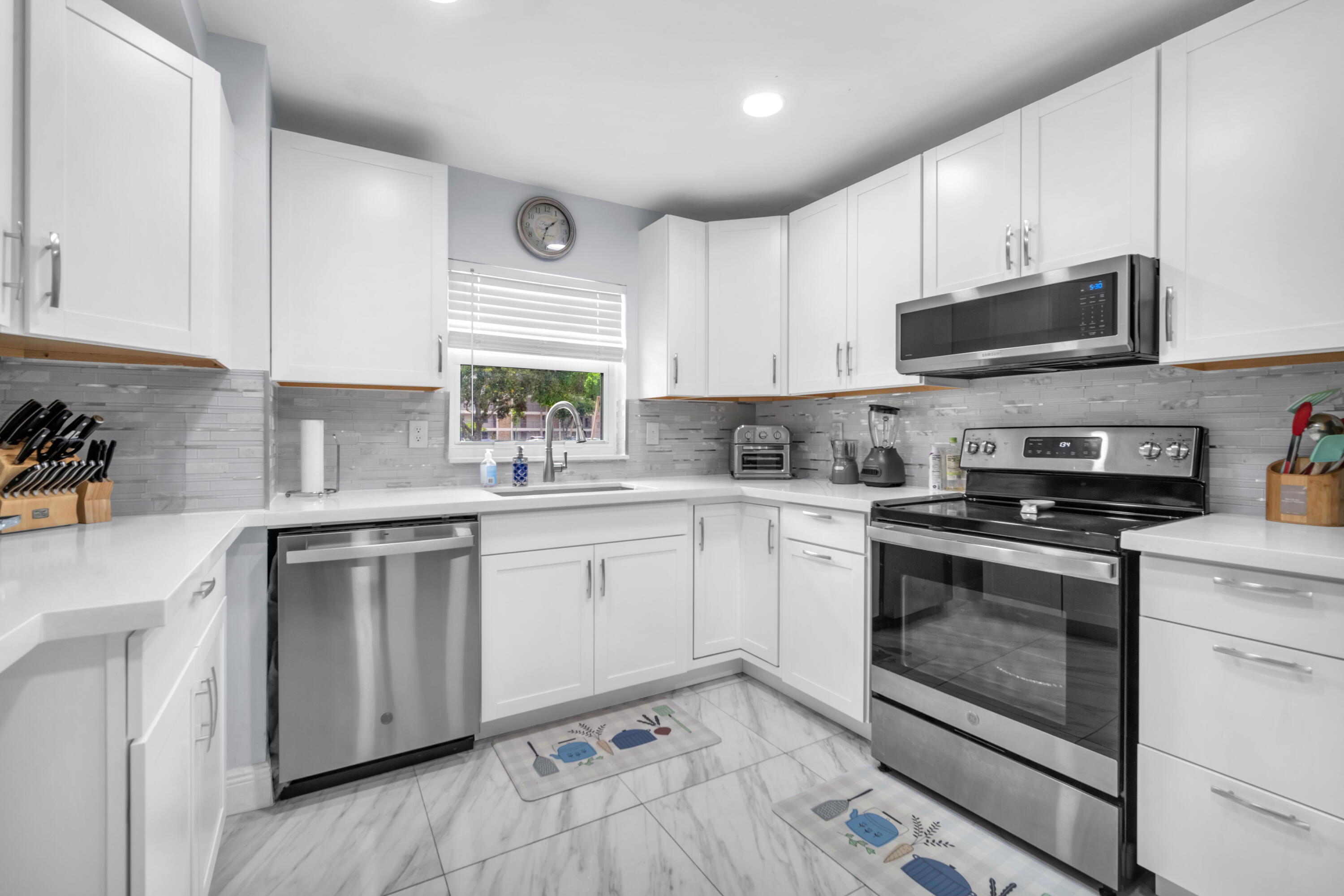 NO 2 PALM-AIRE COUNTRY CLUB - Residential