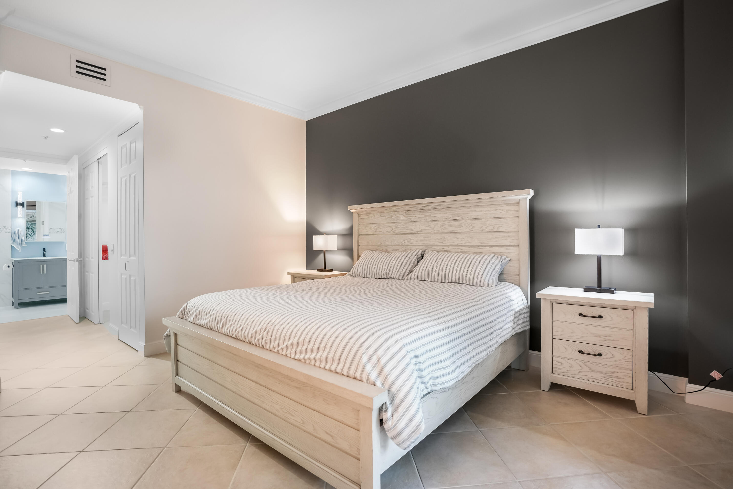 WILTON STATION RES CONDO - Residential