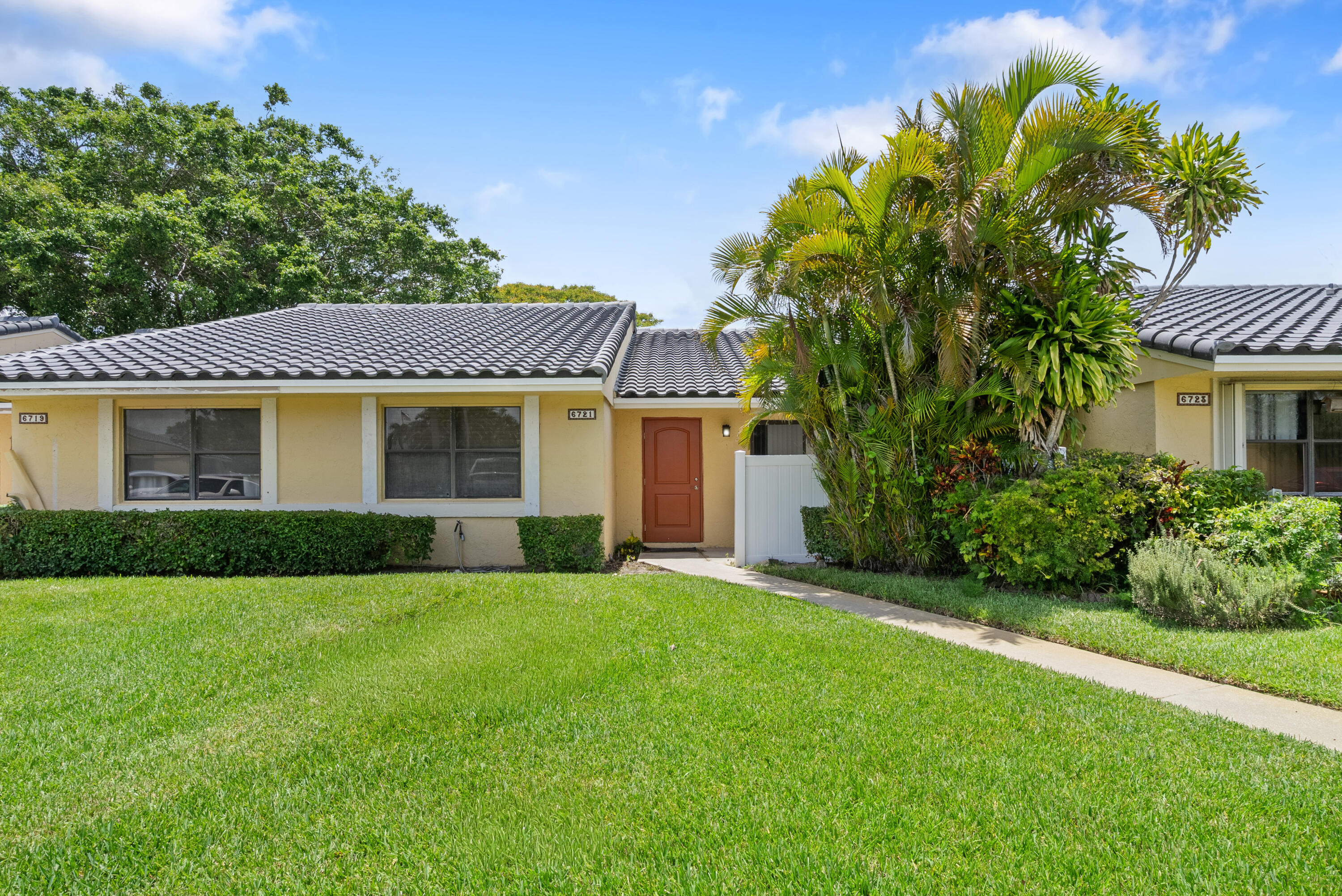 Welcome to this charming, completely remodeled 2bd/2ba + DEN villa in the desirable Thornhill Lake. Offering a very spacious split floorplan, this unit provides an efficient & comfortable layout ideal for those seeking a low-maintenance lifestyle. The updates include Vinyl Floors throughout, New Kitchen with granite Countertops, GE SS Appliances, Remodeled Bathrooms, High Smooth Ceiling, AC & Water Heater 2020. BRAND NEW ROOF 2026. Front patio has new vinyl fence 2025. Tiled & Screened back patio. Low HOA of $499 includes cable & internet, outside insurance, roof repairs, landscaping, pool & common areas. EV APPROVED COMMUNITY. Amazing location close to the beach, places of worship, A+ rated schools, shopping, dining, entertainment & highways. Pet friendly. MUST SEE! This property offers convenient access to all that Boca Raton has to offer.