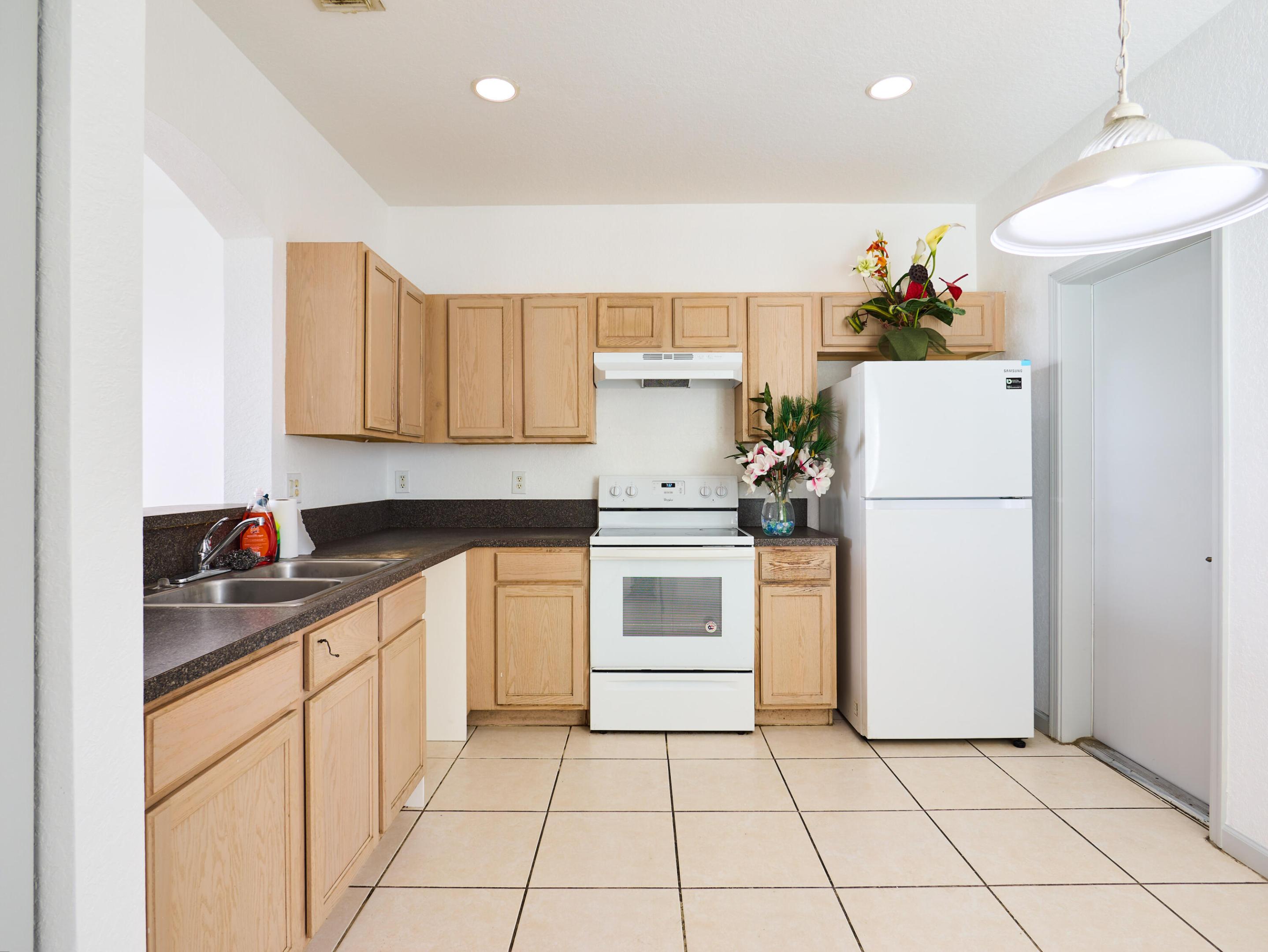 Located in the gated community of Thousand Oaks, this 3-bedroom, 2.5-bath townhome with a 1-car garage has new paint and showcases an open-concept layout filled with natural light. The main living spaces flow seamlessly between the kitchen, dining area, and living room. Upstairs features new flooring. The spacious primary suite has plenty of closet space, dual vanities, a walk-in shower, and private water closet. The two additional bedrooms both have generous closets. Step outside to a screened-in patio and additional storage, creating a perfect blend of indoor and outdoor living. Residents enjoy a range of amenities including a community pool, tennis courts, basketball court, and fitness center, providing a well-rounded lifestyle in a desirable location.