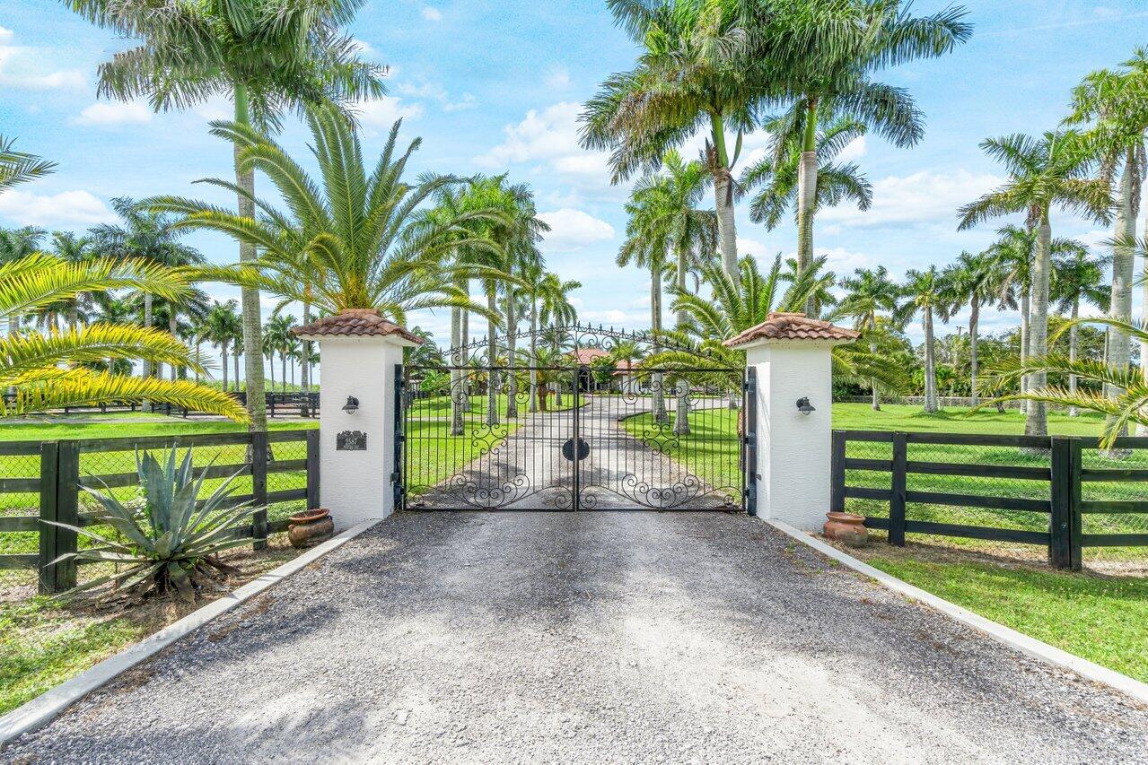 RUSTIC RANCHES - Residential