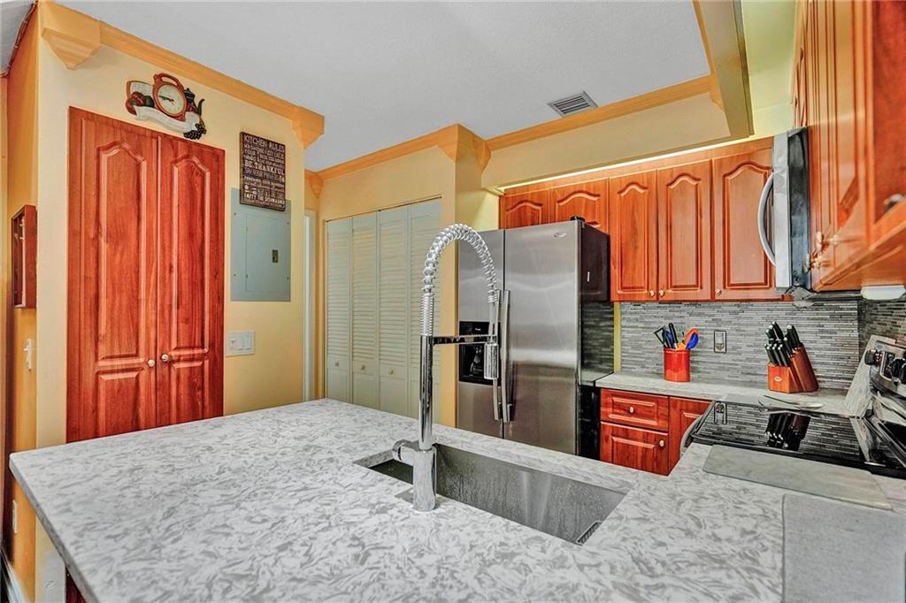 Players Place Townhomes - Residential