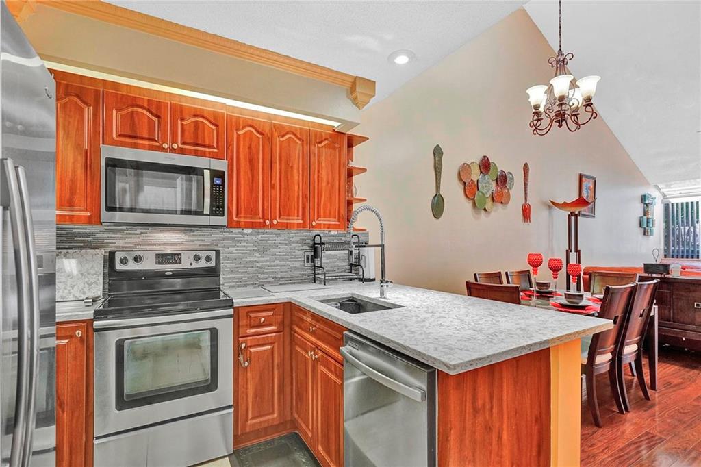 Players Place Townhomes - Residential