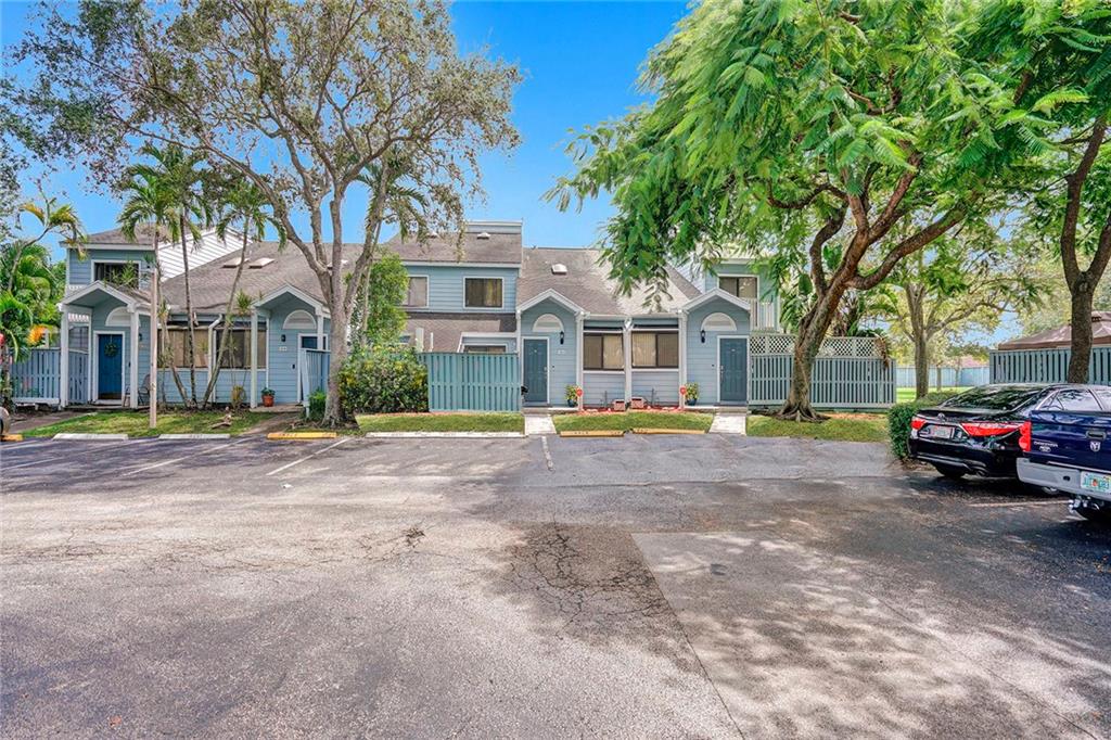 Players Place Townhomes - Residential