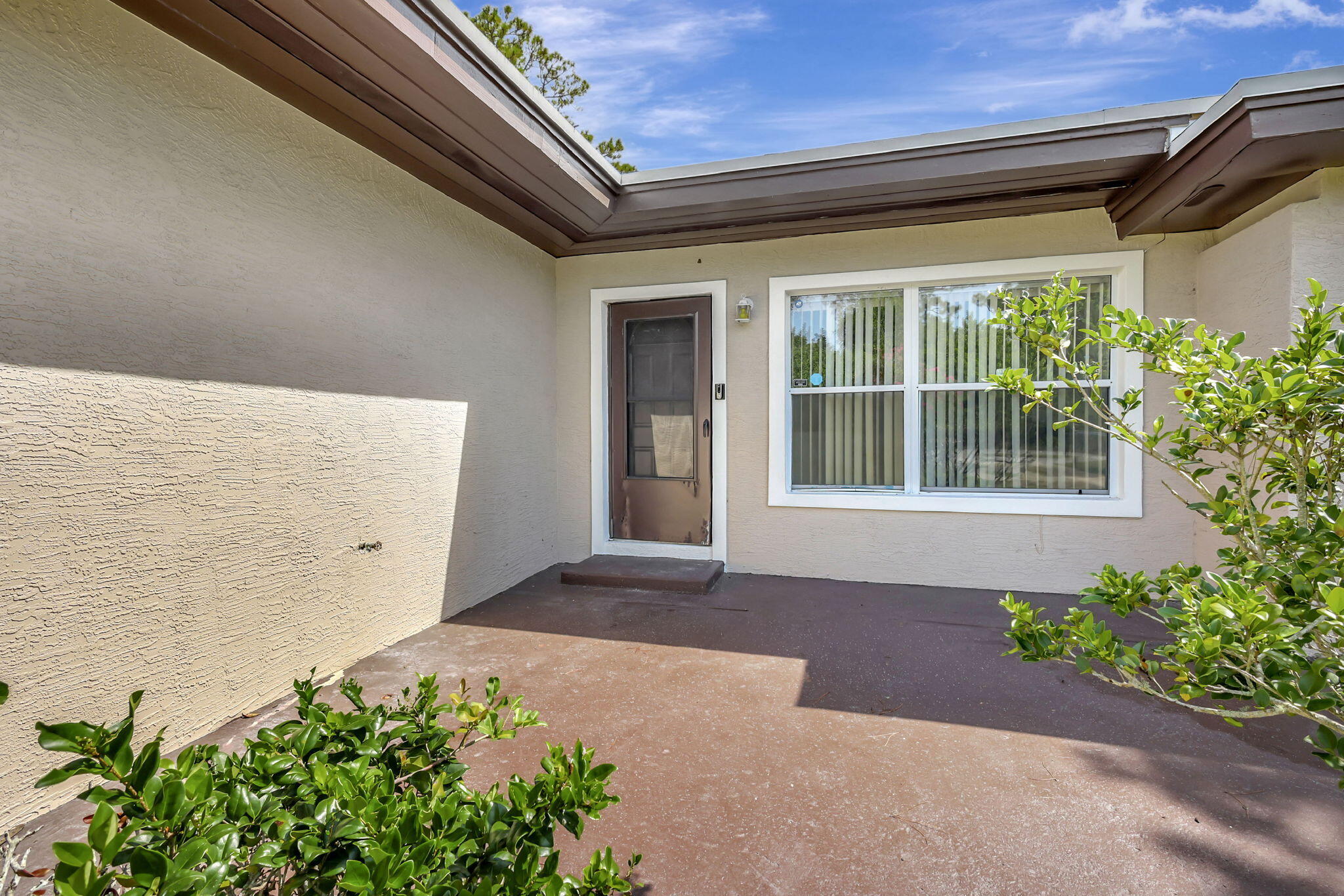 SUNLAND GARDENS - Residential Lease