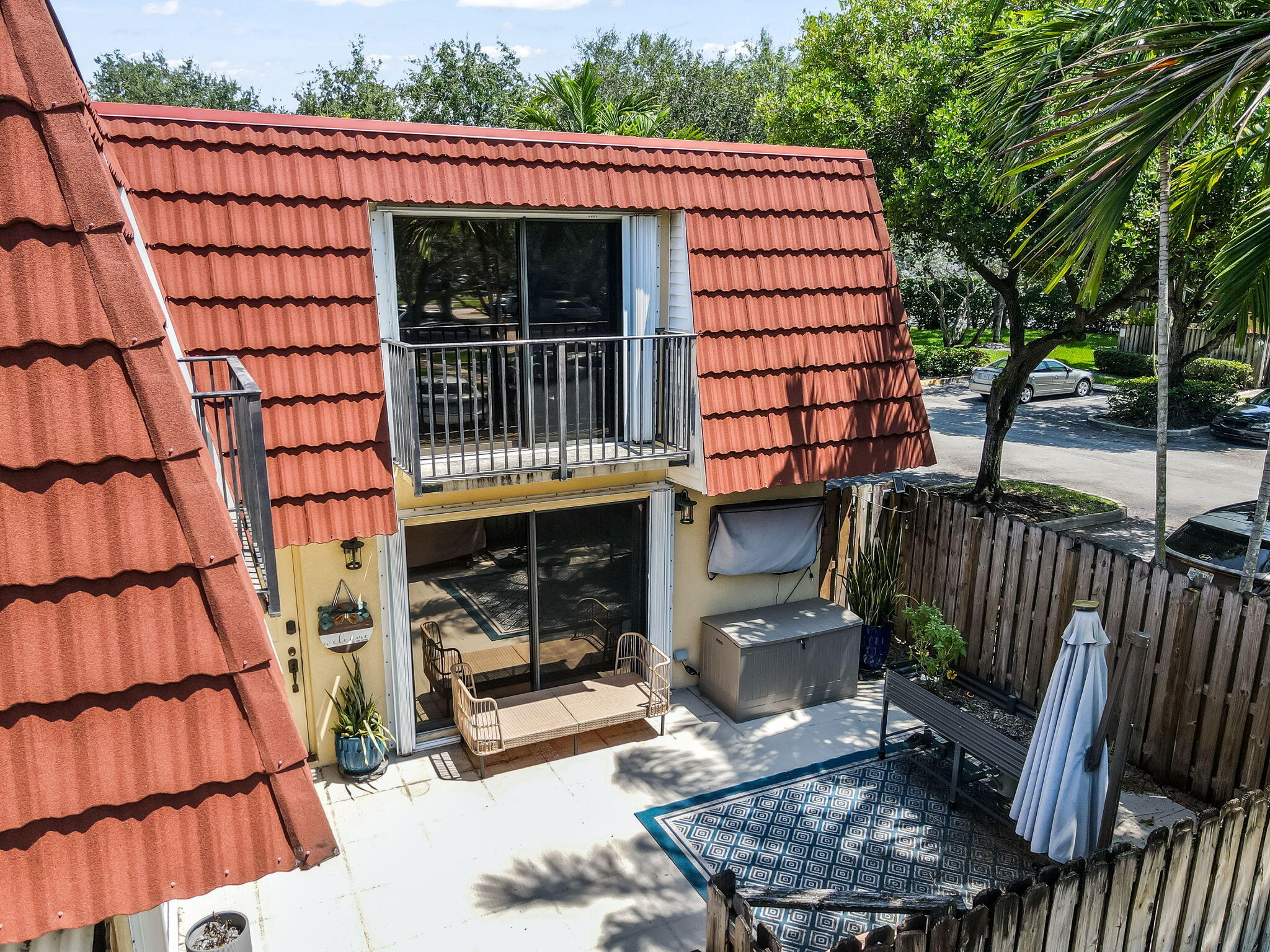 Turnkey investment opportunity! Beautifully updated 2-bedroom, 2.5-bath townhome featuring a modern kitchen, renovated bathrooms, luxury vinyl flooring, in-unit laundry, and a private fenced outdoor area. Located in a pet-friendly community with a low HOA. Tenant occupied through February 28, 2027, at $2,750/month with tenants who maintain the property exceptionally well. Convenient Plantation location close to shopping, dining, parks, and major highways.