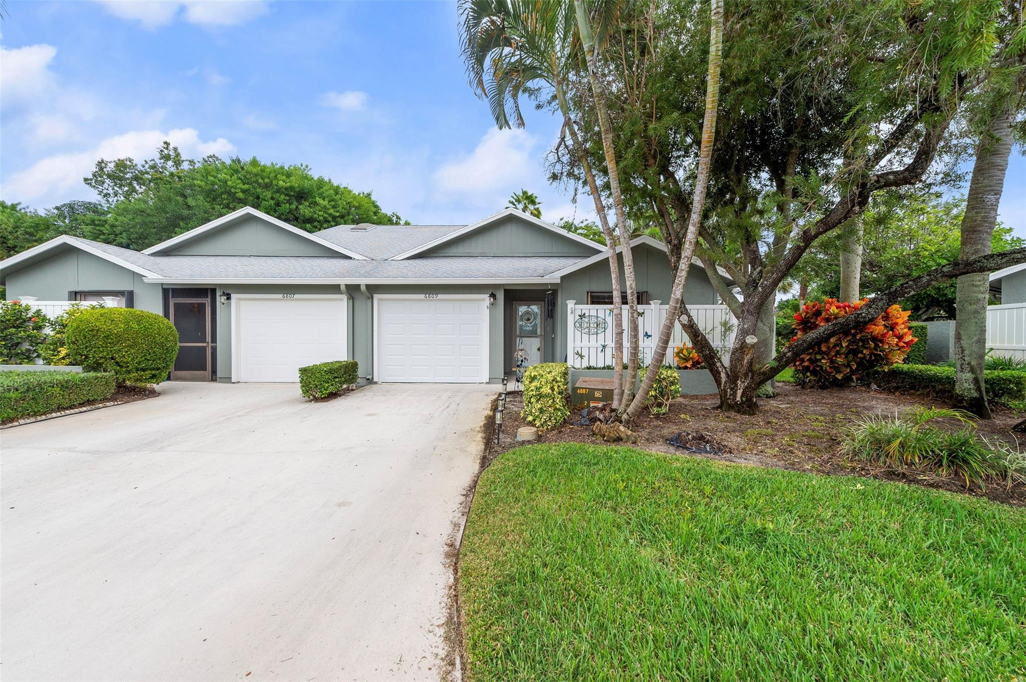 This well maintained villa in the highly desirable Heritage Ridge community offers bright, inviting living spaces with all new luxury vinyl flooring, vaulted and tray ceilings, and a versatile den/bonus room. The 2 bed, 2 bath layout includes a 1 car garage with a new garage door, plus a 2023 roof and hurricane impact front door and slider for peace of mind. Residents enjoy a rich lineup of amenities, including a heated pool, hot tub, clubhouse, book nook, pickleball, tennis, shuffleboard, and scenic walking/jogging sidewalks. The HOA also covers basic cable and internet, making this villa an exceptional opportunity in beautiful Hobe Sound.