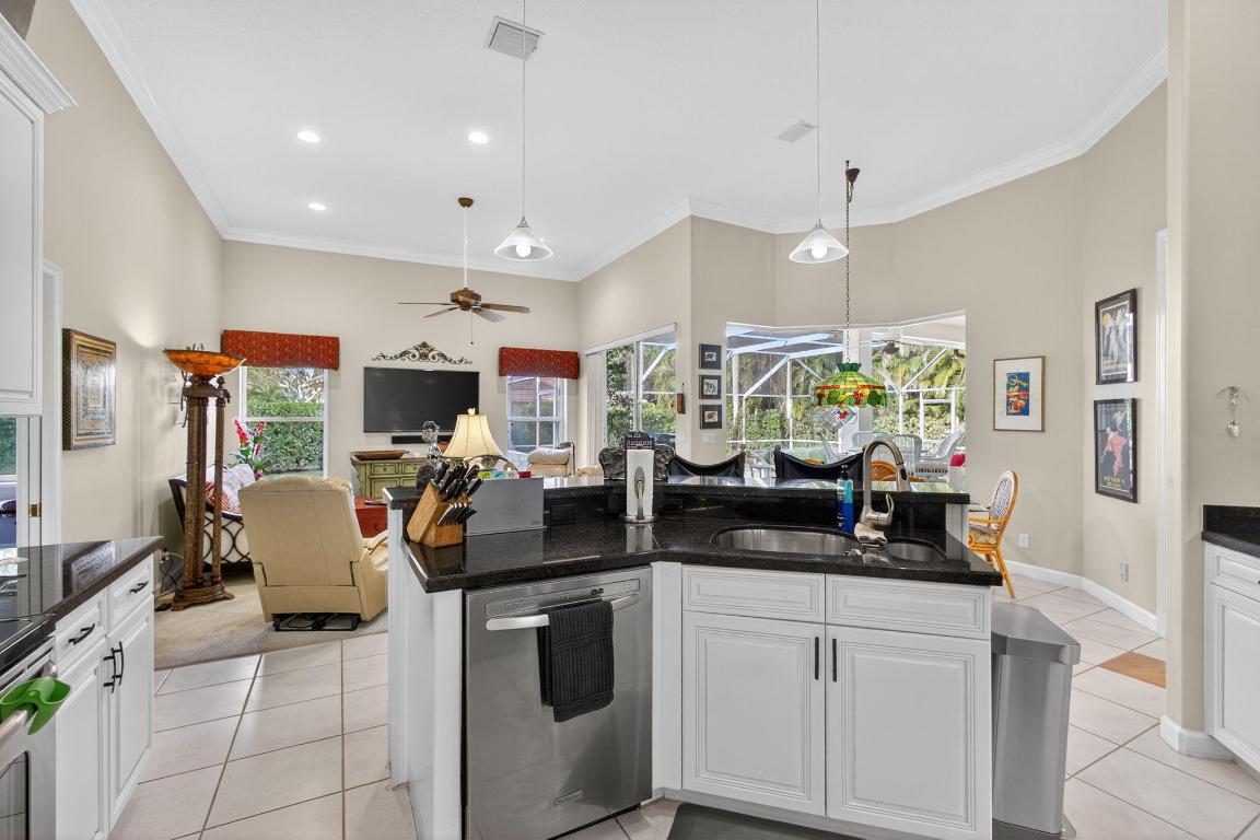 HERITAGE OAKS - Residential