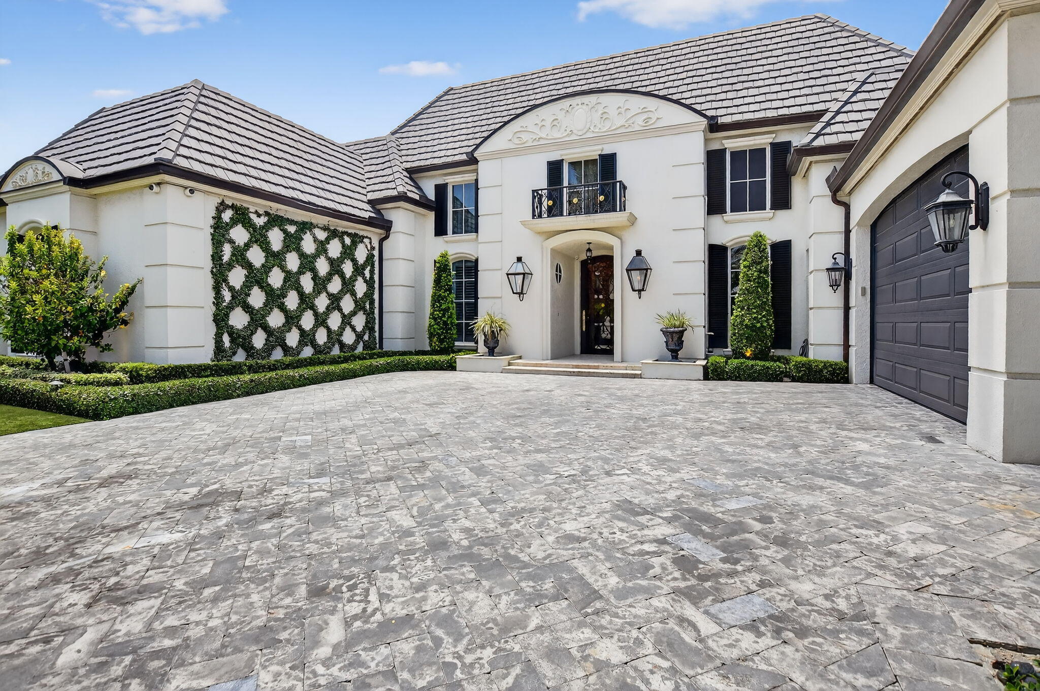 ROYAL PALM YACHT & COUNTRY CLUB - Residential Lease