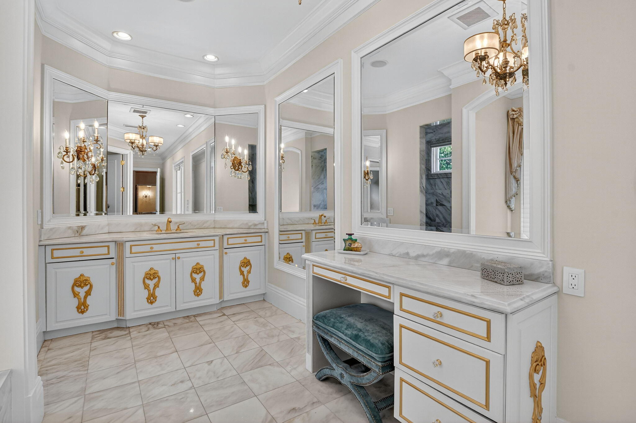 ROYAL PALM YACHT & COUNTRY CLUB - Residential Lease