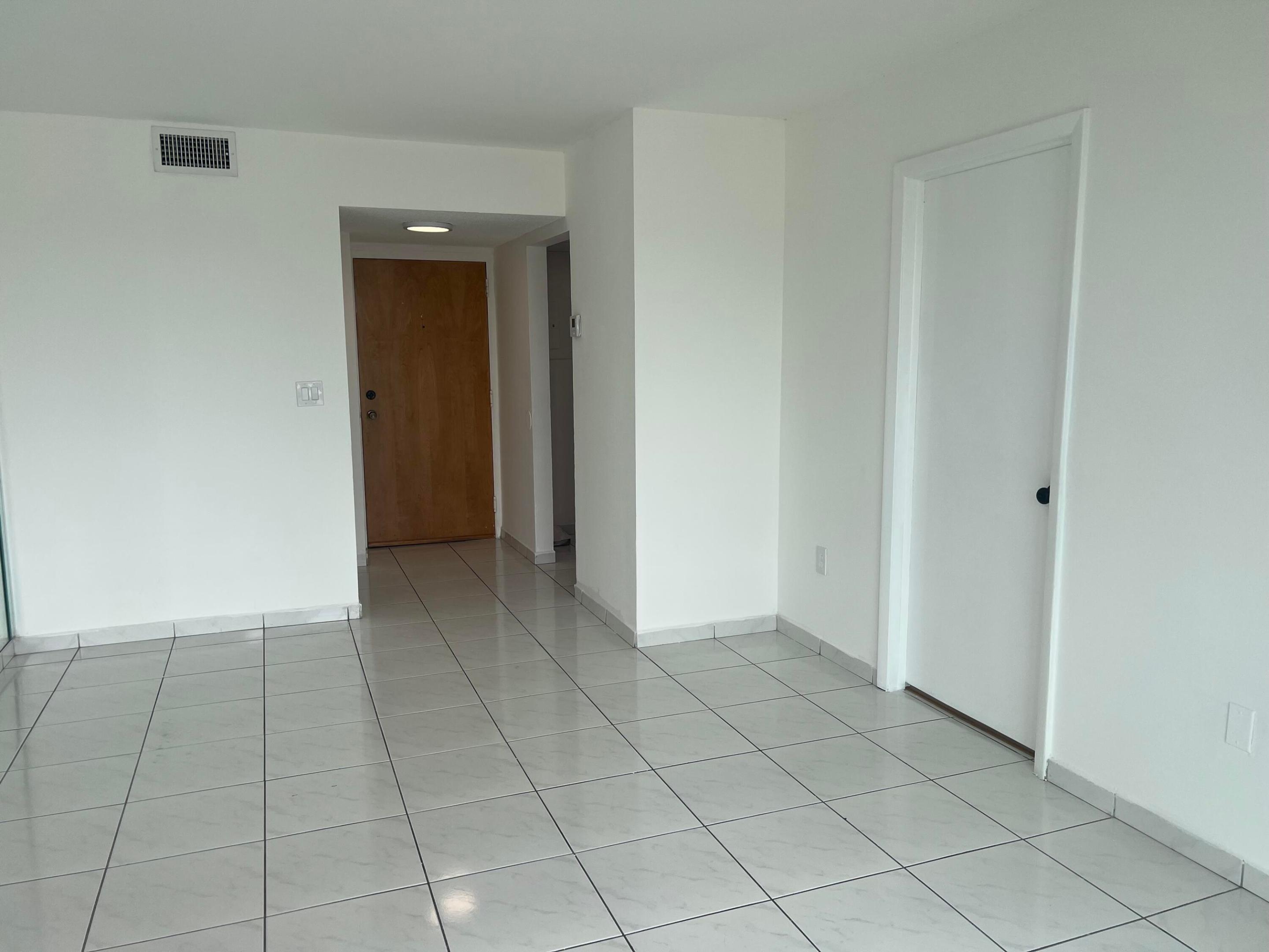 INTERNATIONAL TOWERS CONDO PH I - Residential Lease