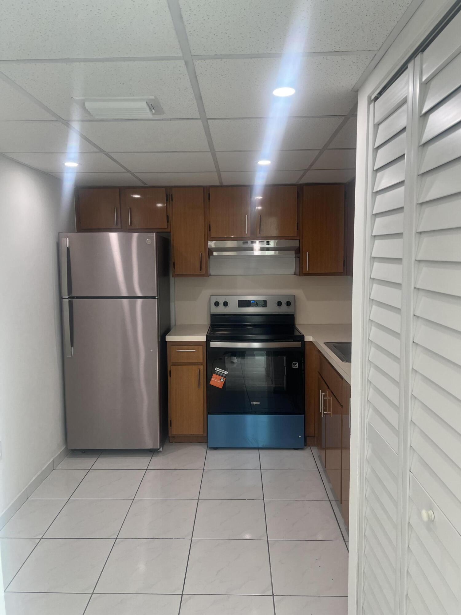 INTERNATIONAL TOWERS CONDO PH I - Residential Lease