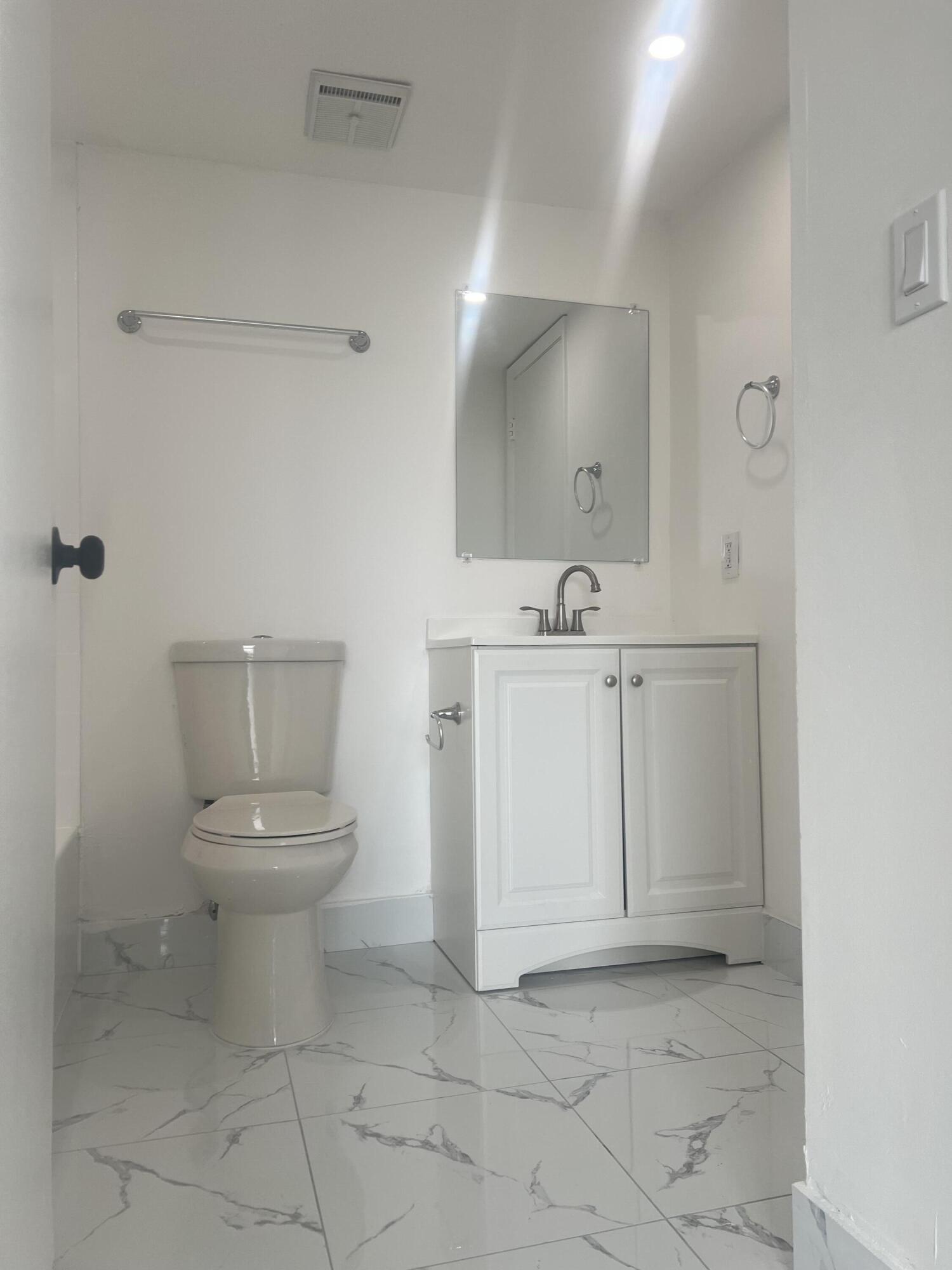 INTERNATIONAL TOWERS CONDO PH I - Residential Lease