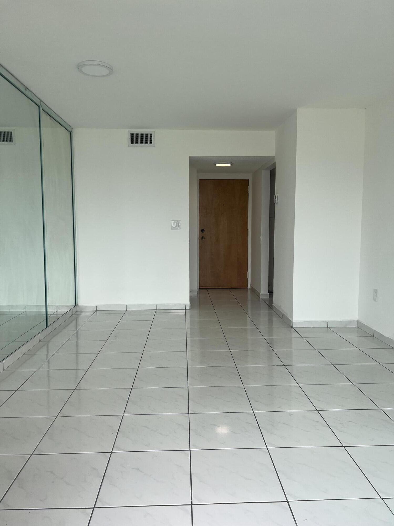INTERNATIONAL TOWERS CONDO PH I - Residential Lease