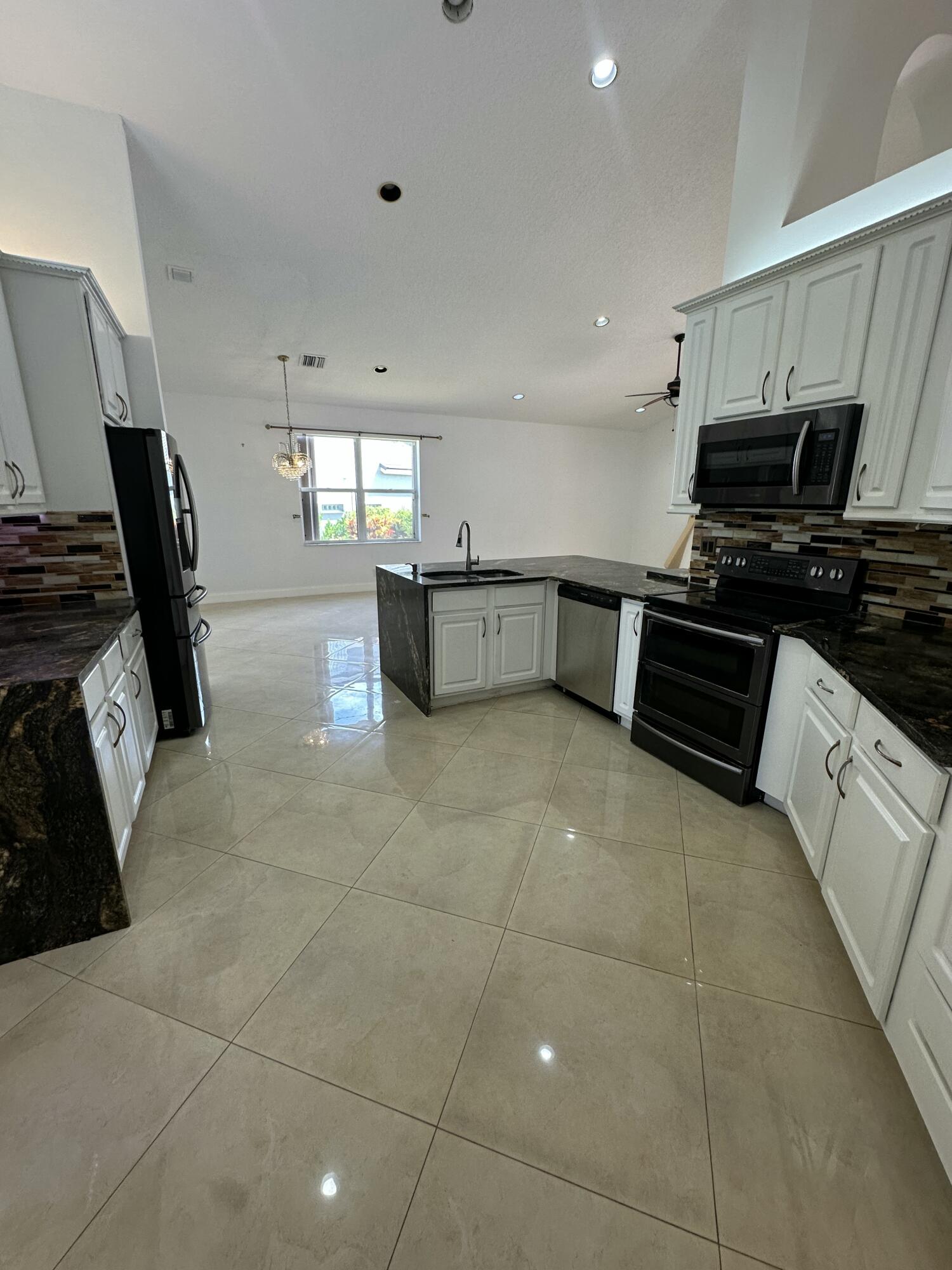 BOCA FALLS PAR T - Residential Lease