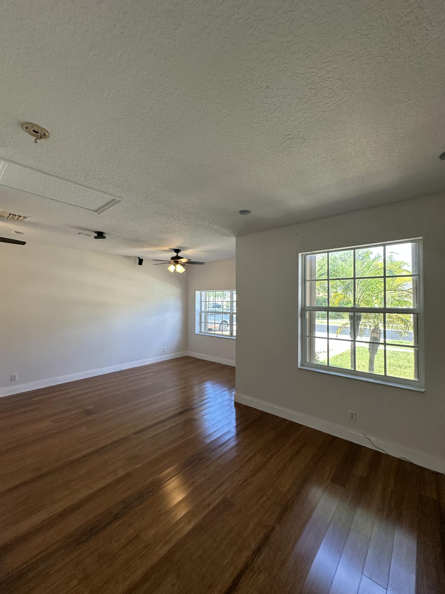 BOCA FALLS PAR T - Residential Lease