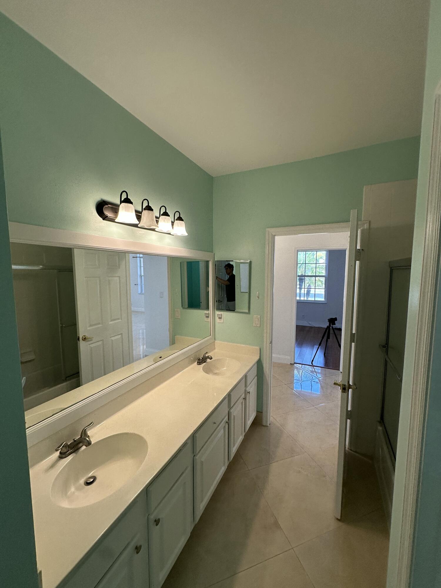 BOCA FALLS PAR T - Residential Lease
