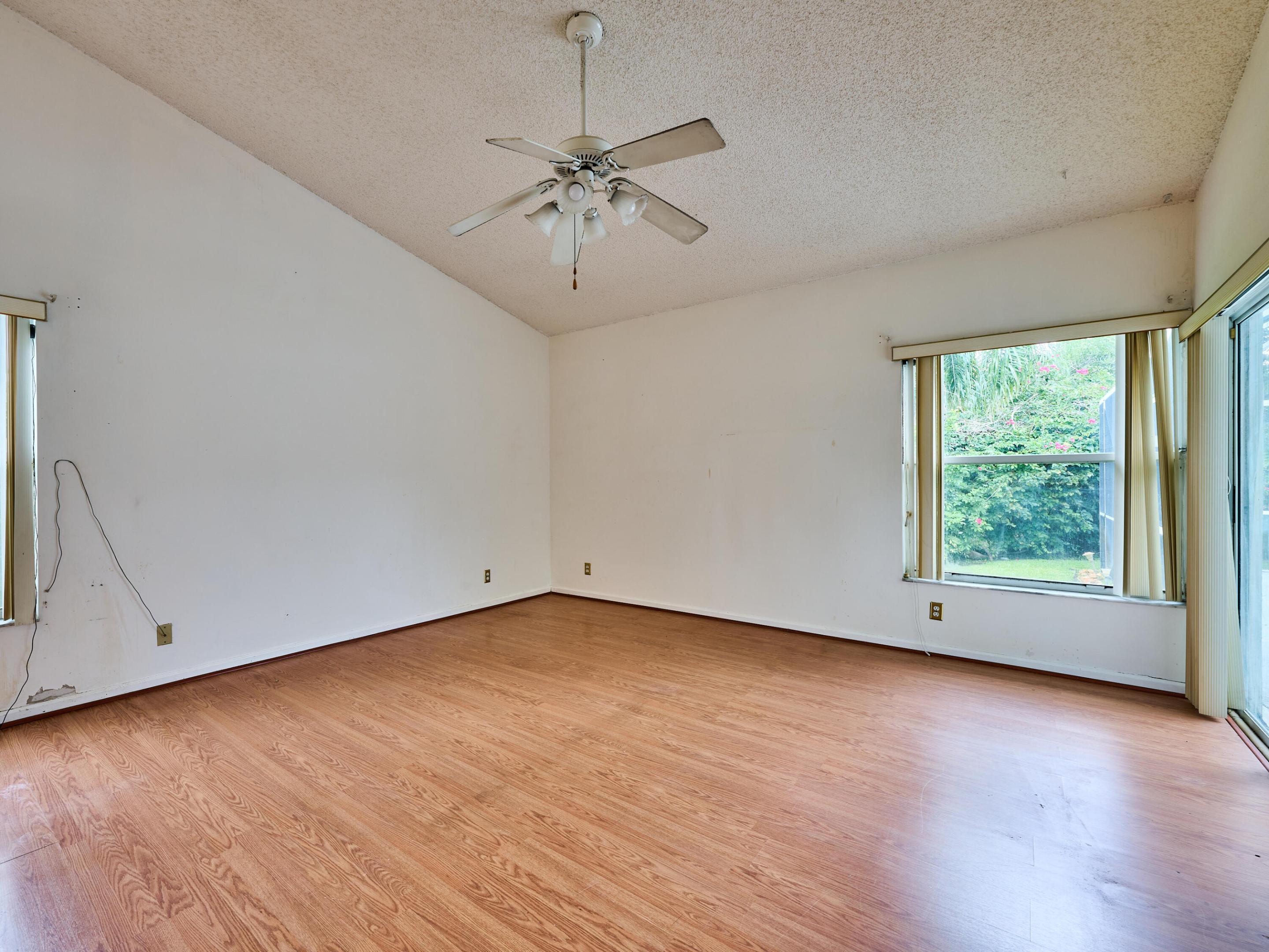 NORTH SPRINGS COURT - Residential