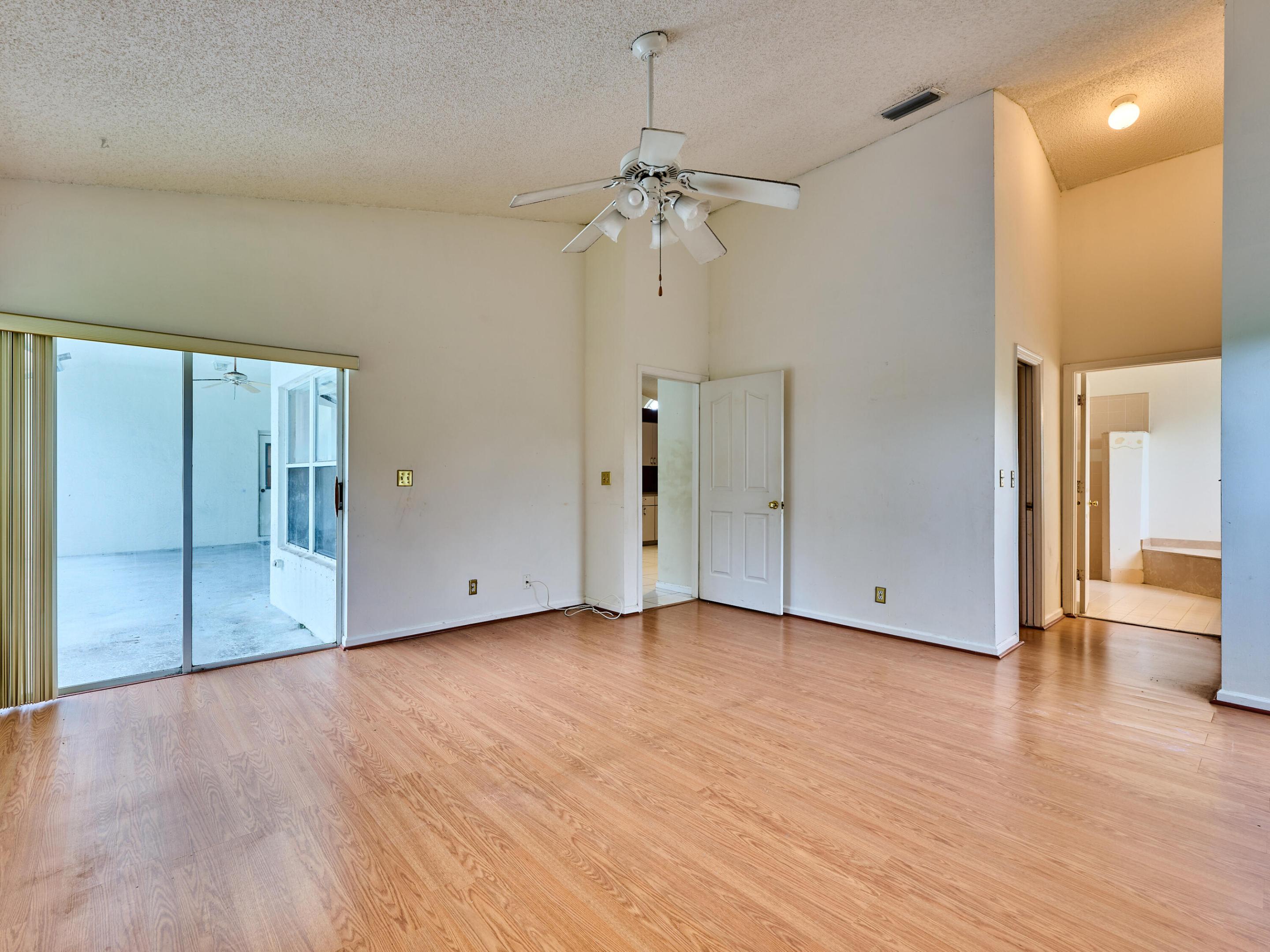 NORTH SPRINGS COURT - Residential