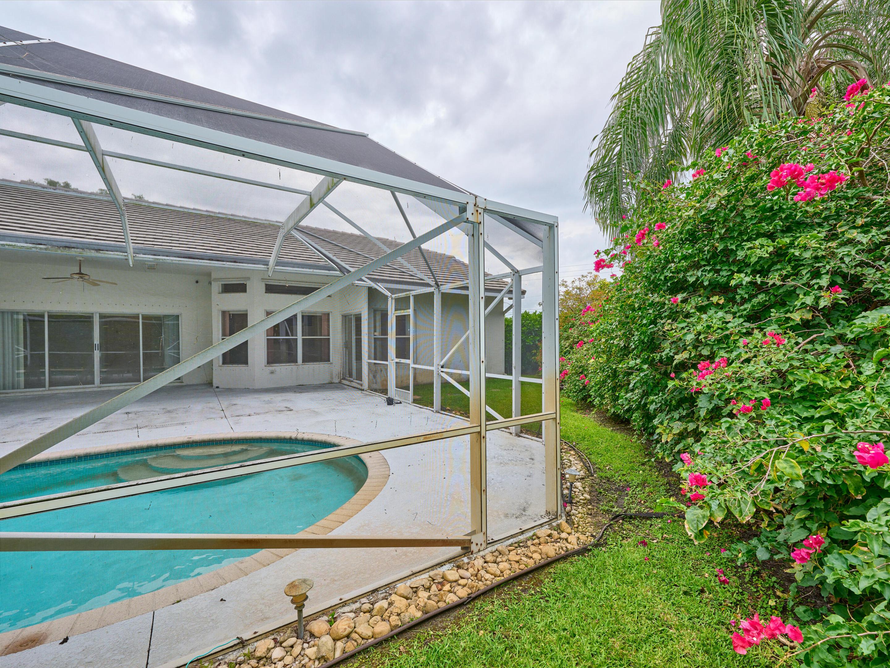 NORTH SPRINGS COURT - Residential