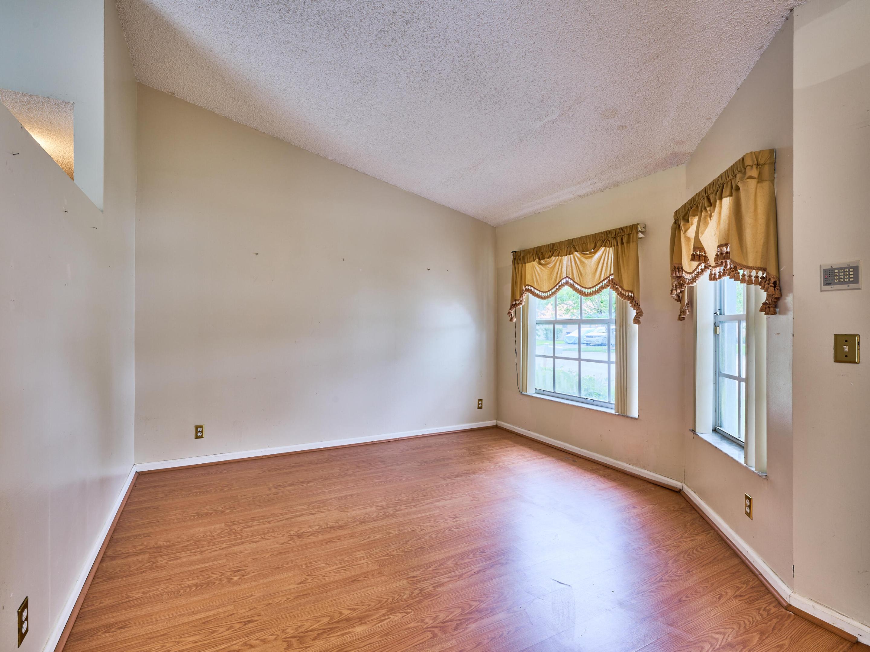 NORTH SPRINGS COURT - Residential