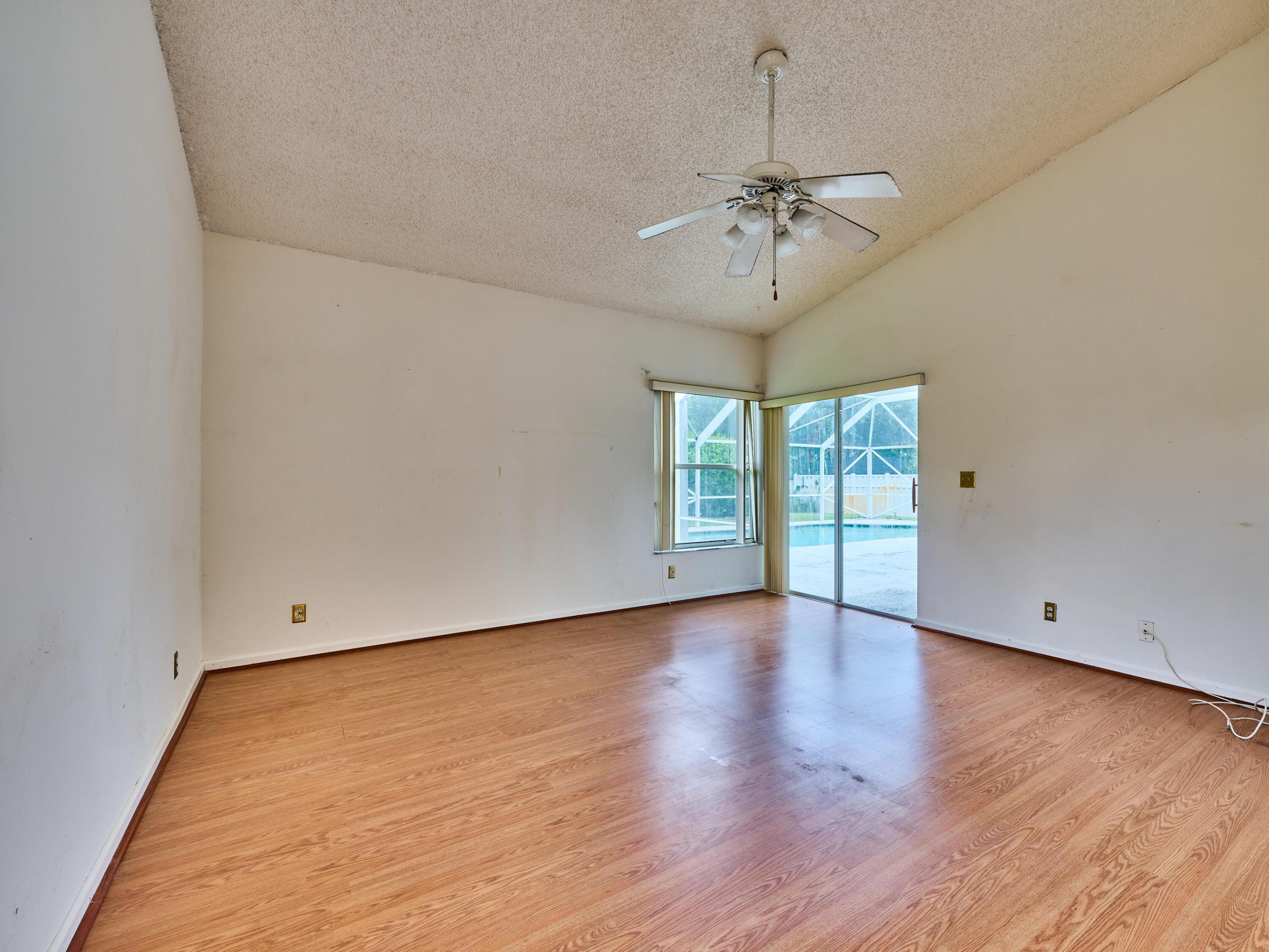 NORTH SPRINGS COURT - Residential