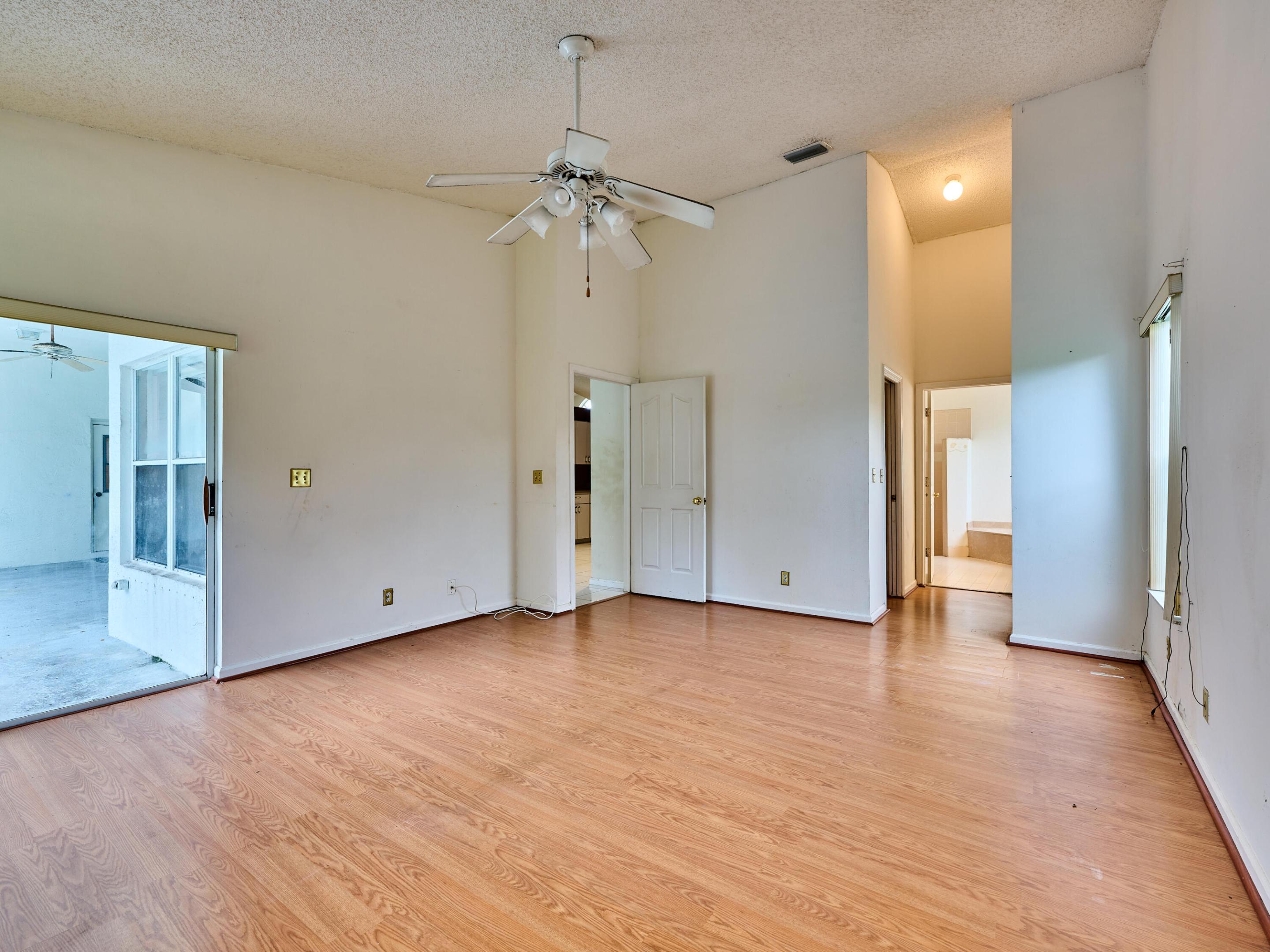 NORTH SPRINGS COURT - Residential