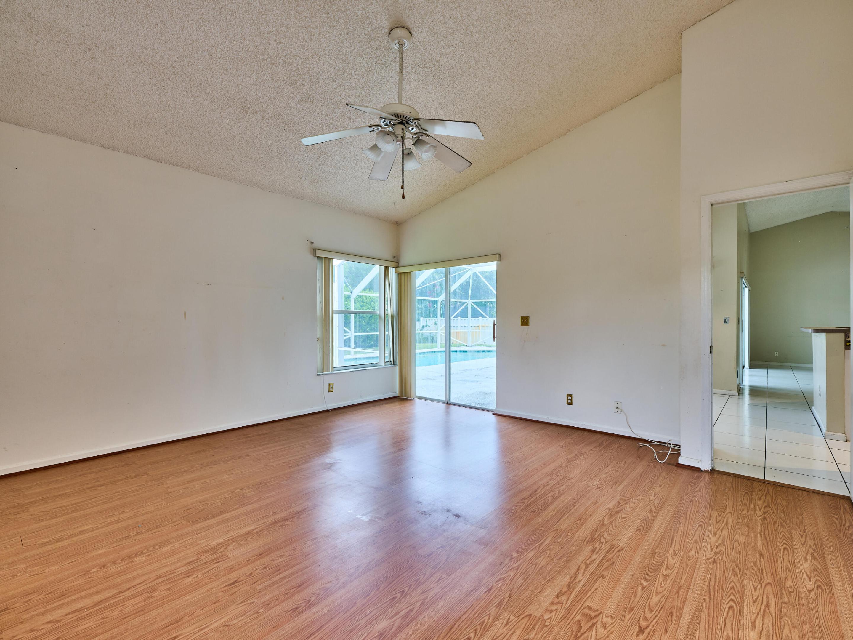 NORTH SPRINGS COURT - Residential