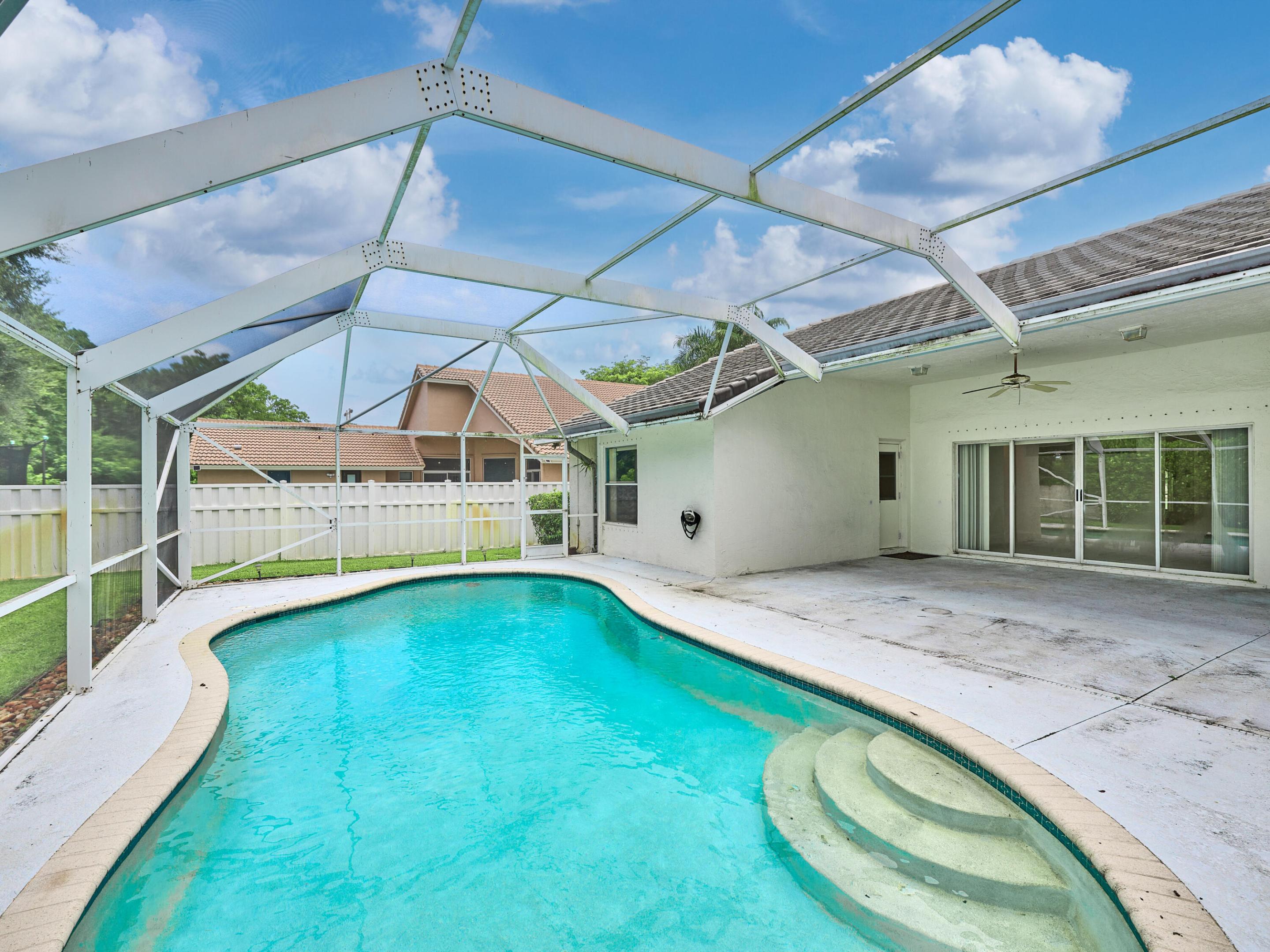 NORTH SPRINGS COURT - Residential