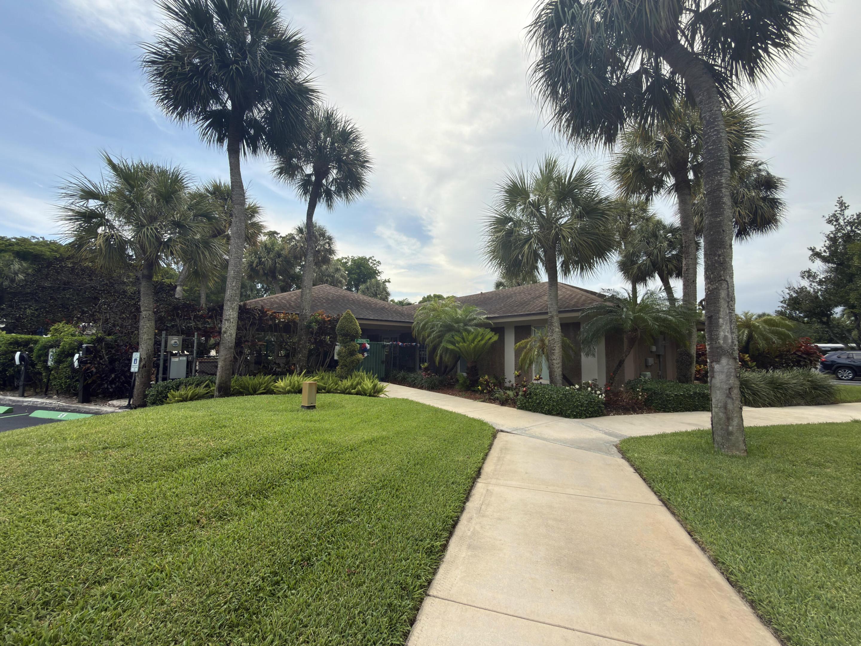 NO 105 PALM-AIRE COUNTRY CLUB - Residential