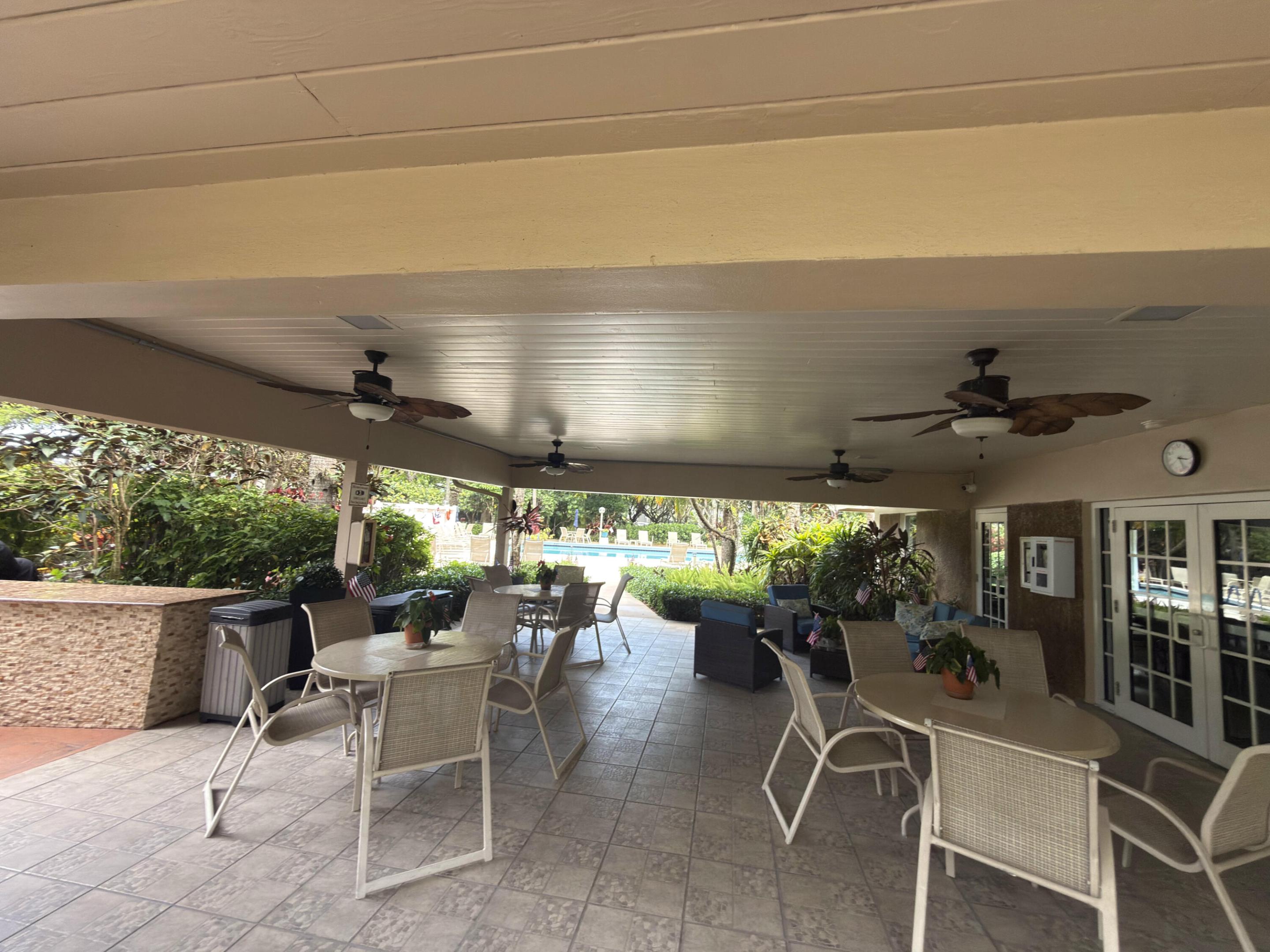 NO 105 PALM-AIRE COUNTRY CLUB - Residential