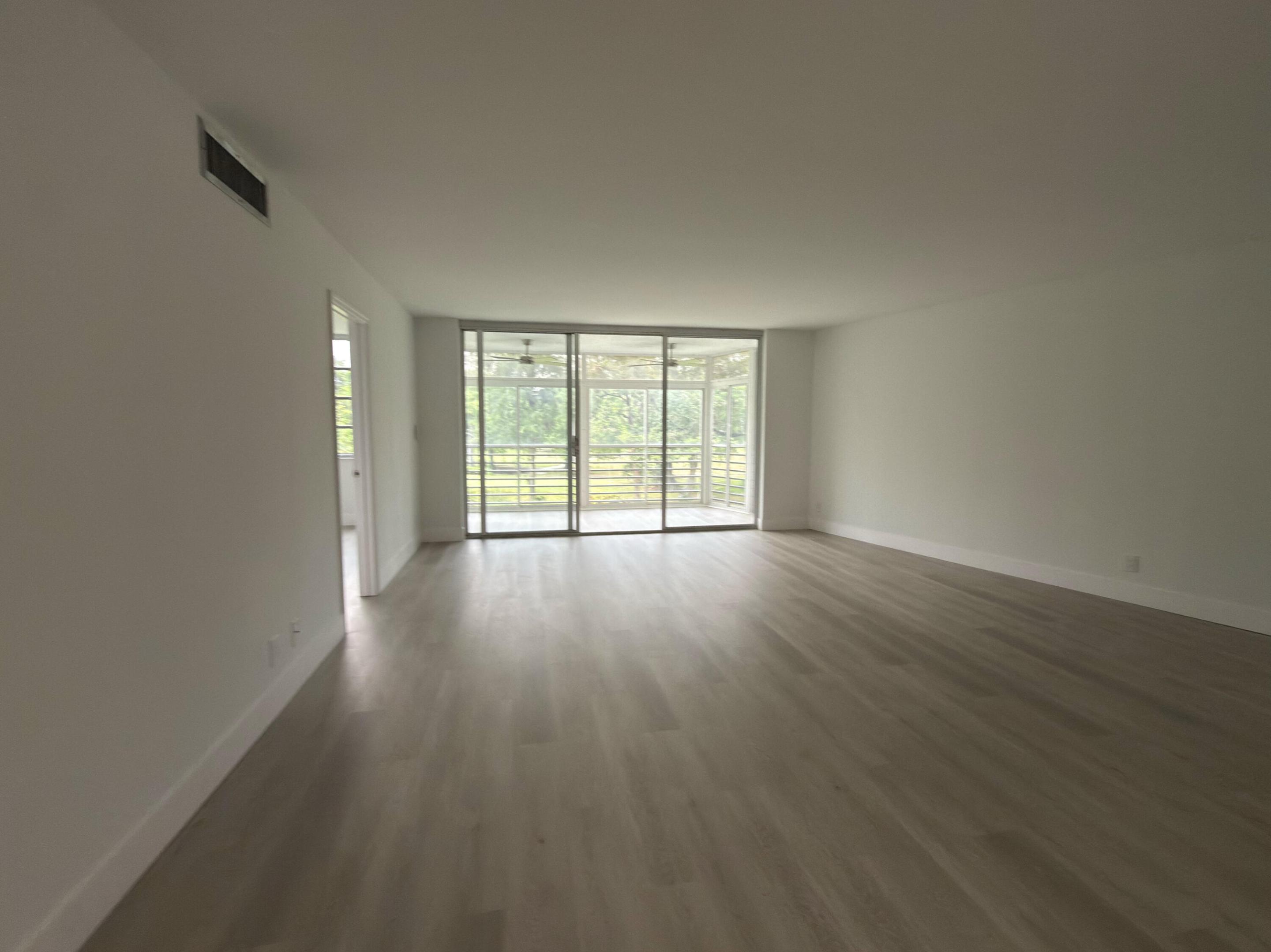 NO 105 PALM-AIRE COUNTRY CLUB - Residential