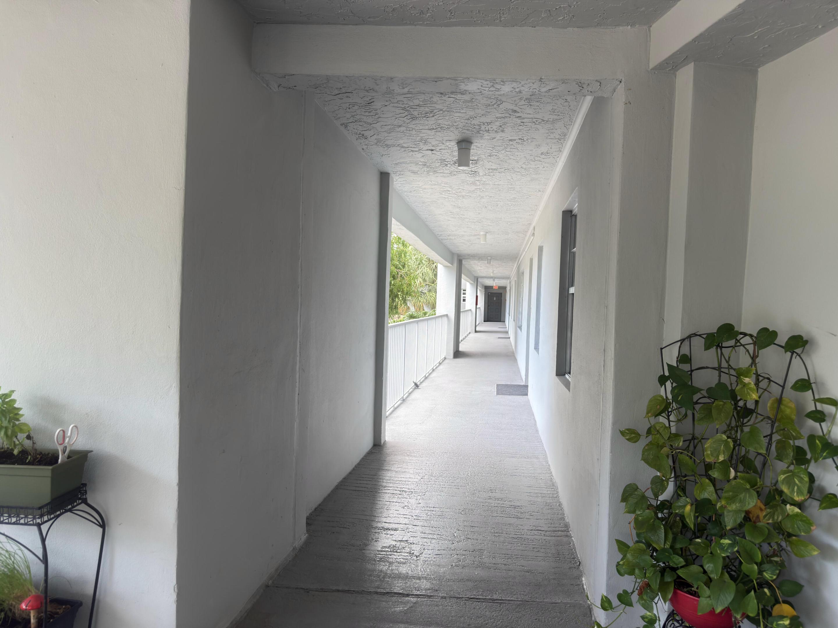NO 105 PALM-AIRE COUNTRY CLUB - Residential