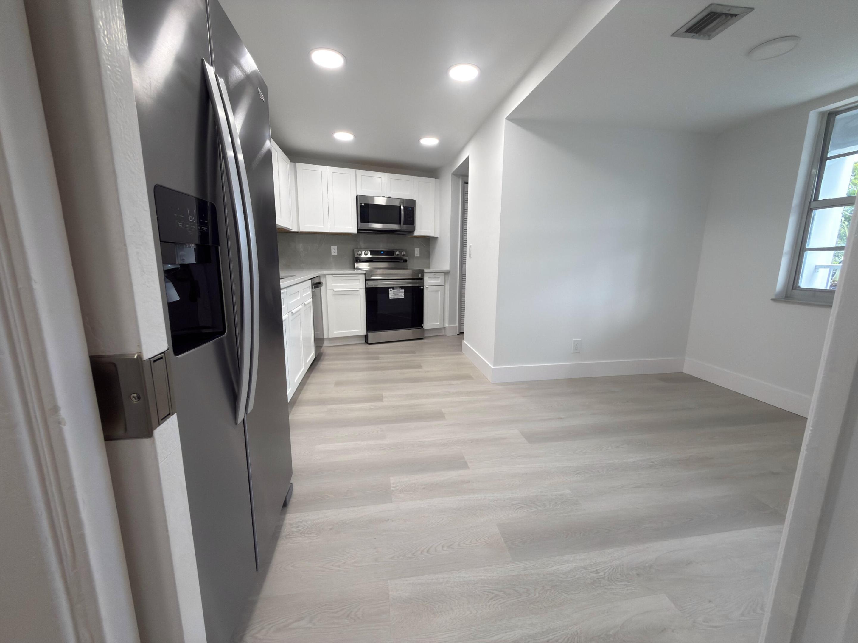 NO 105 PALM-AIRE COUNTRY CLUB - Residential