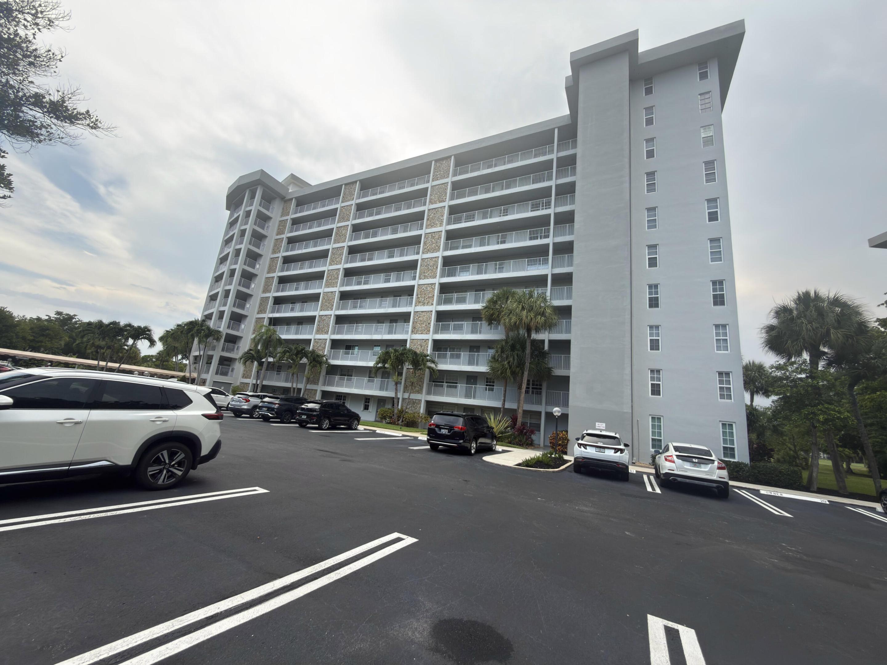 NO 105 PALM-AIRE COUNTRY CLUB - Residential