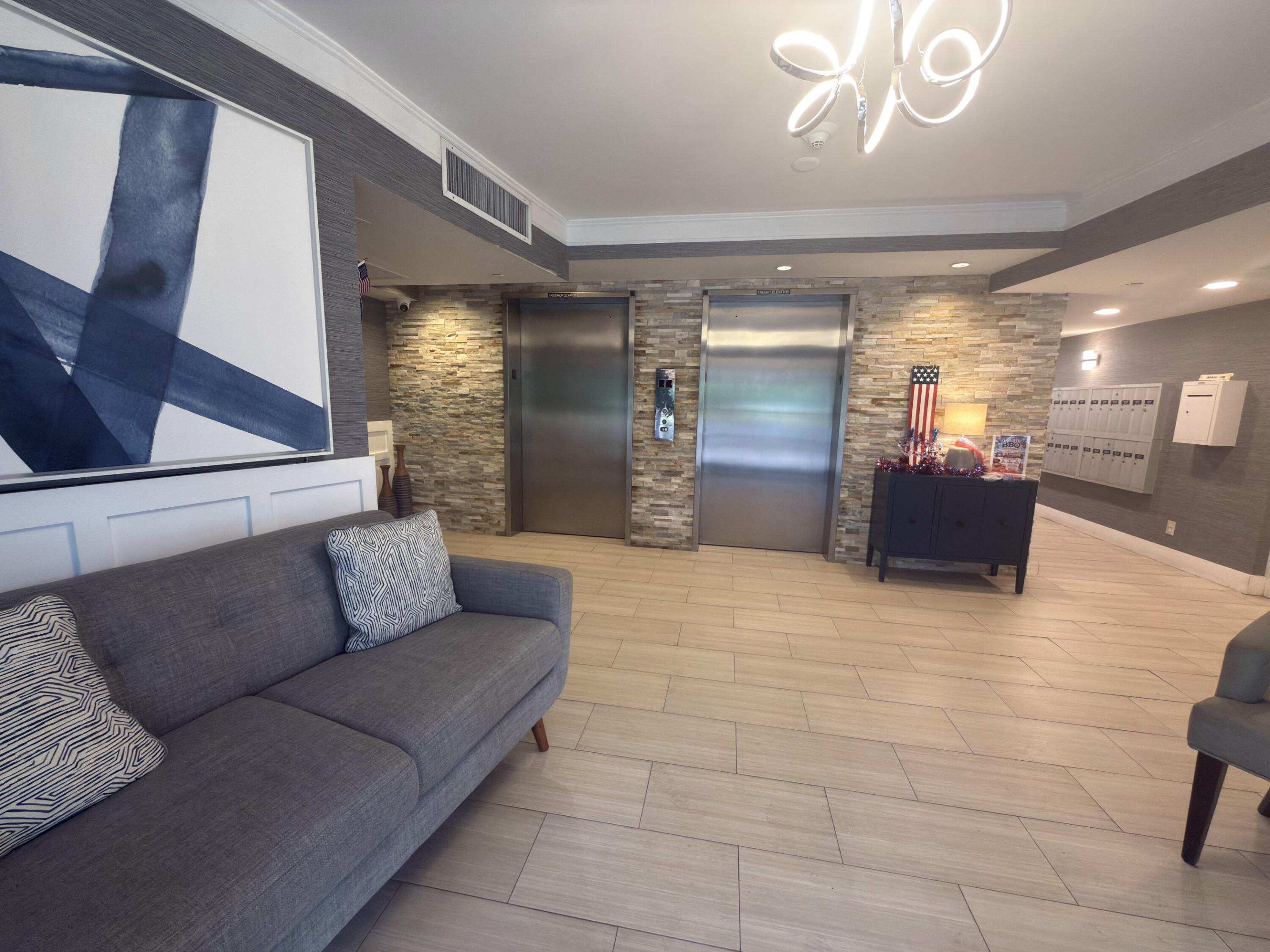 NO 105 PALM-AIRE COUNTRY CLUB - Residential