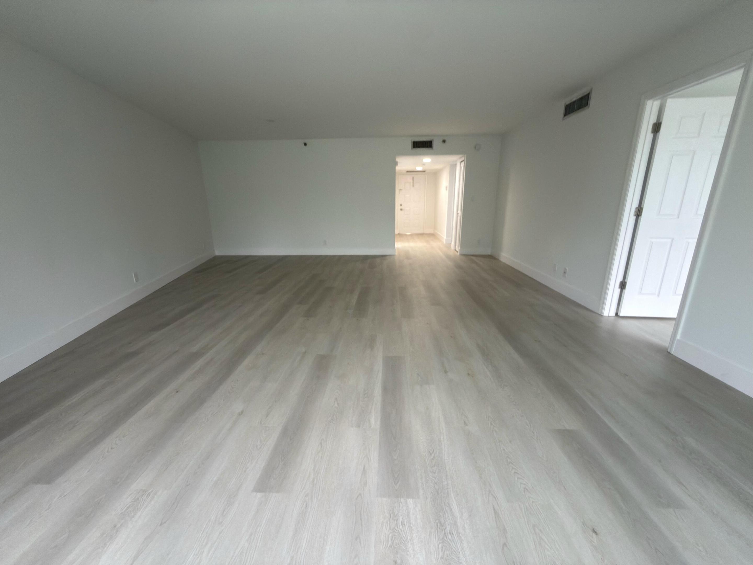 NO 105 PALM-AIRE COUNTRY CLUB - Residential
