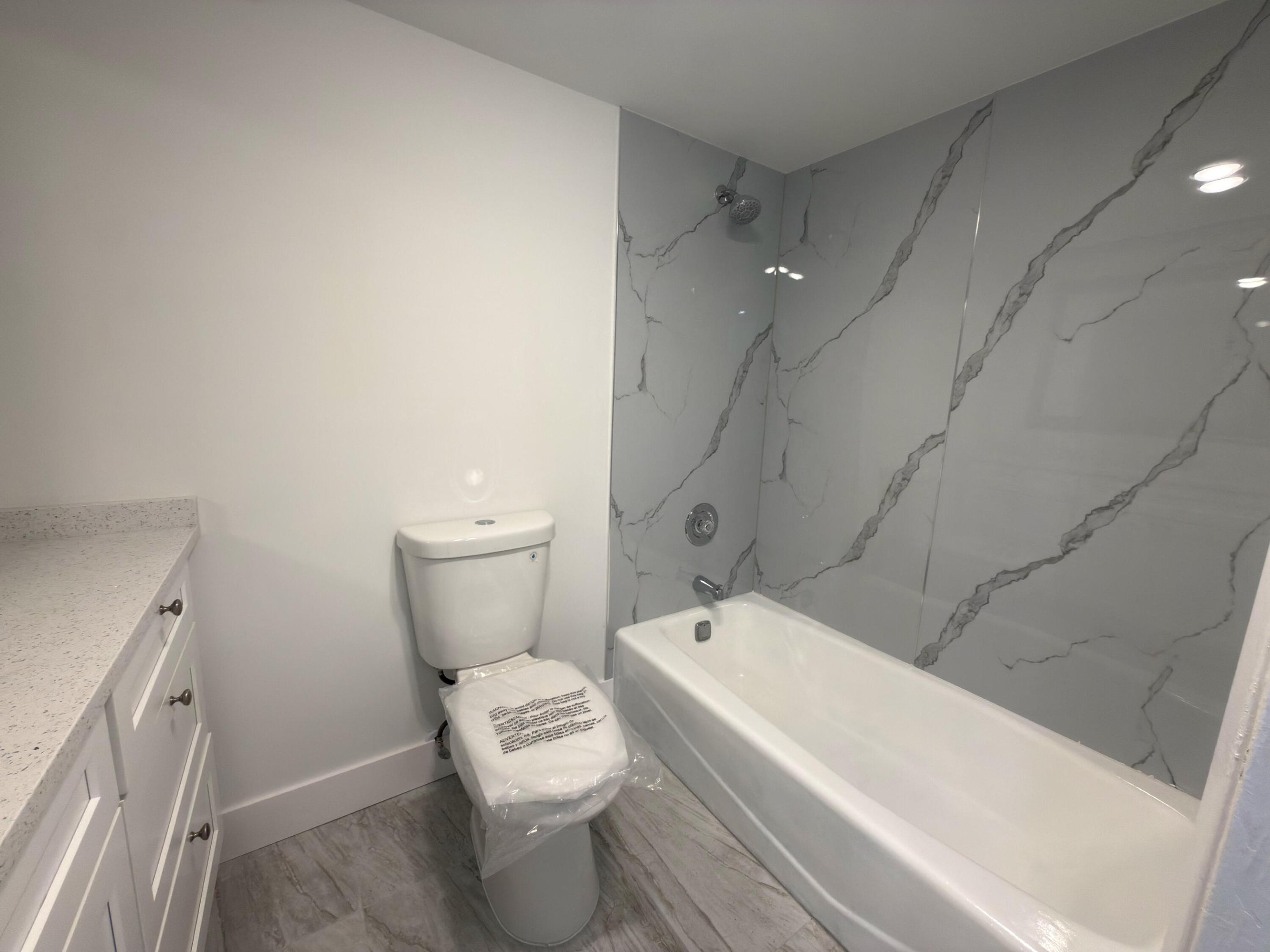 NO 105 PALM-AIRE COUNTRY CLUB - Residential