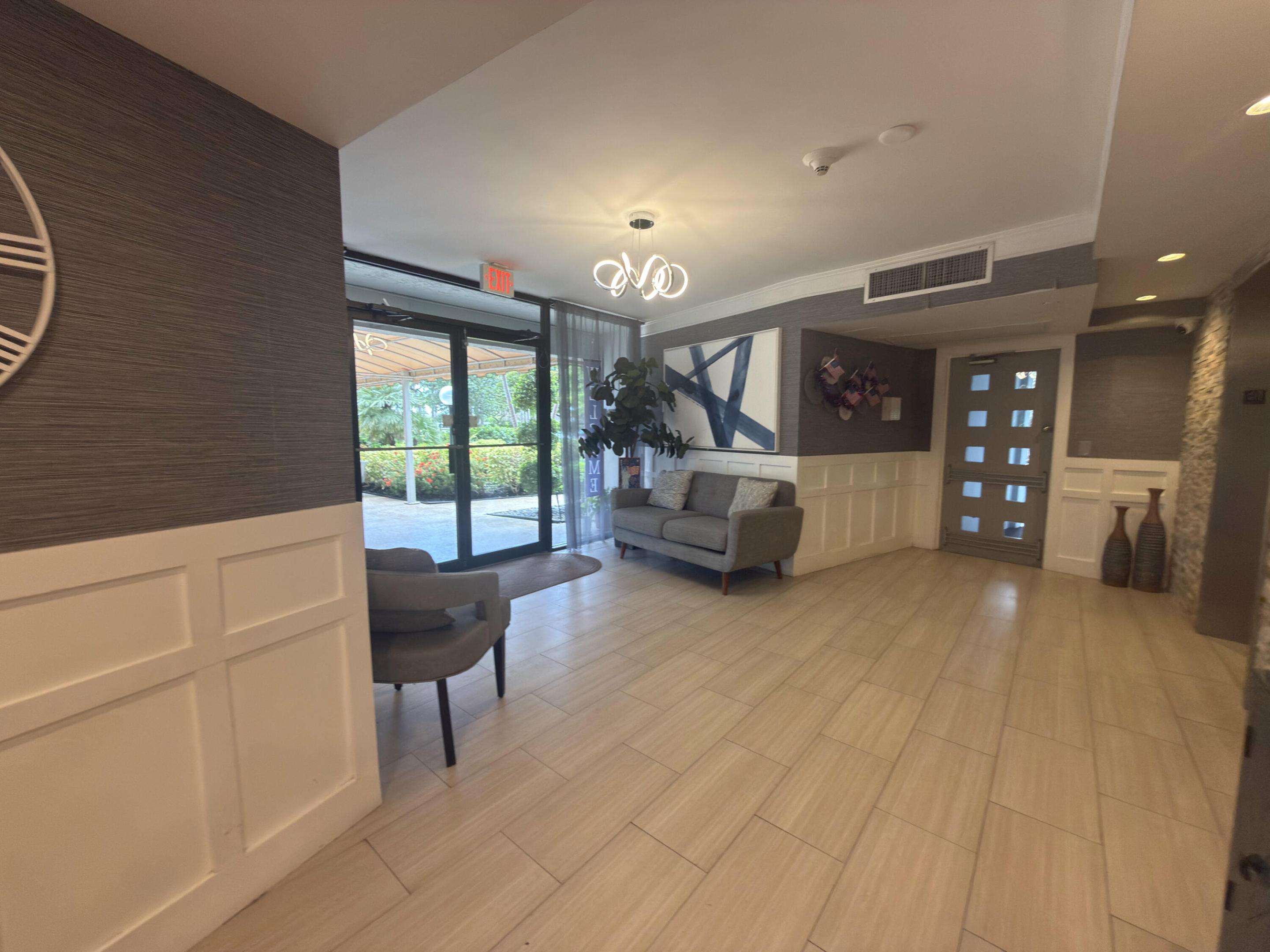 NO 105 PALM-AIRE COUNTRY CLUB - Residential