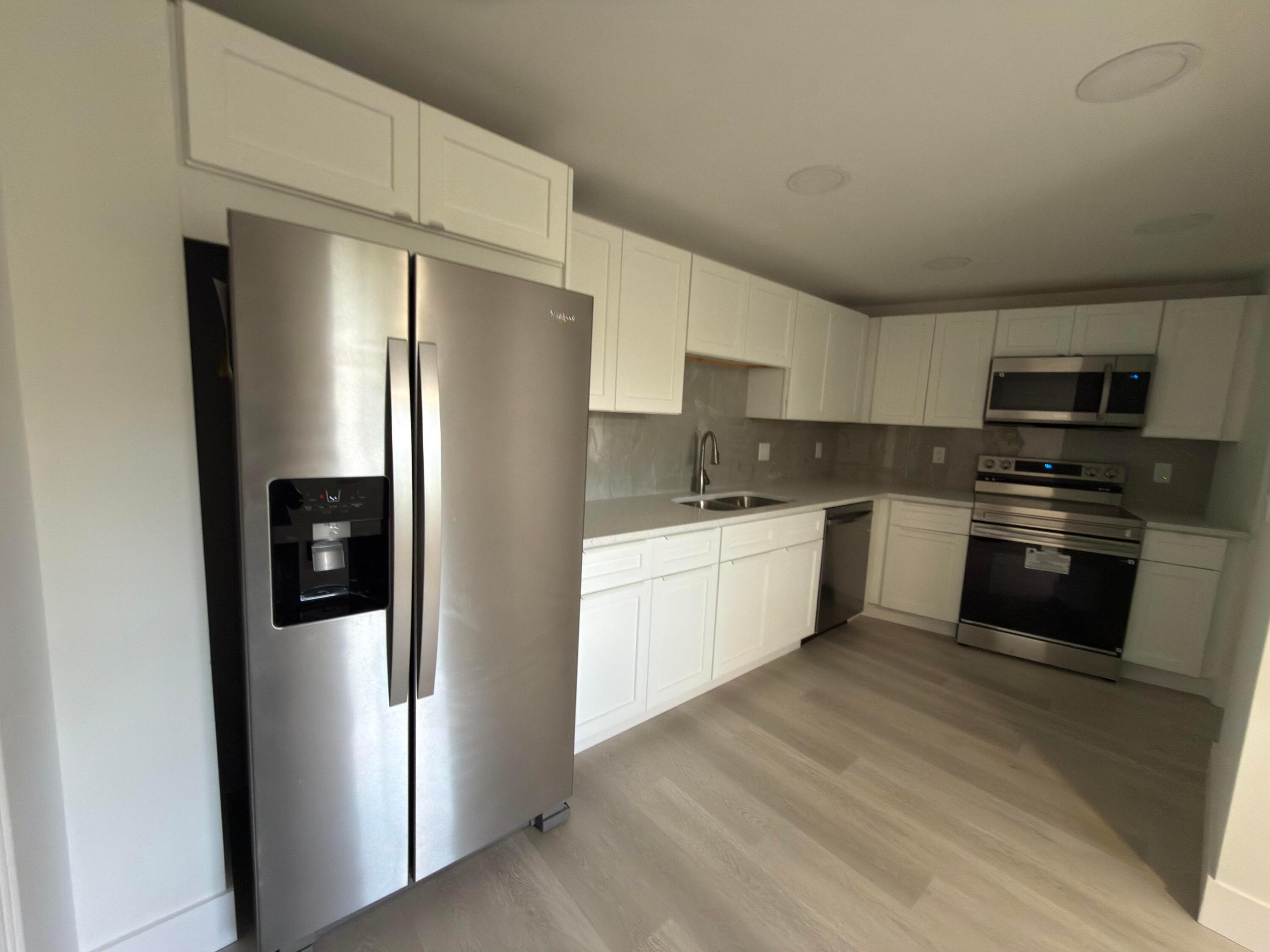 NO 105 PALM-AIRE COUNTRY CLUB - Residential
