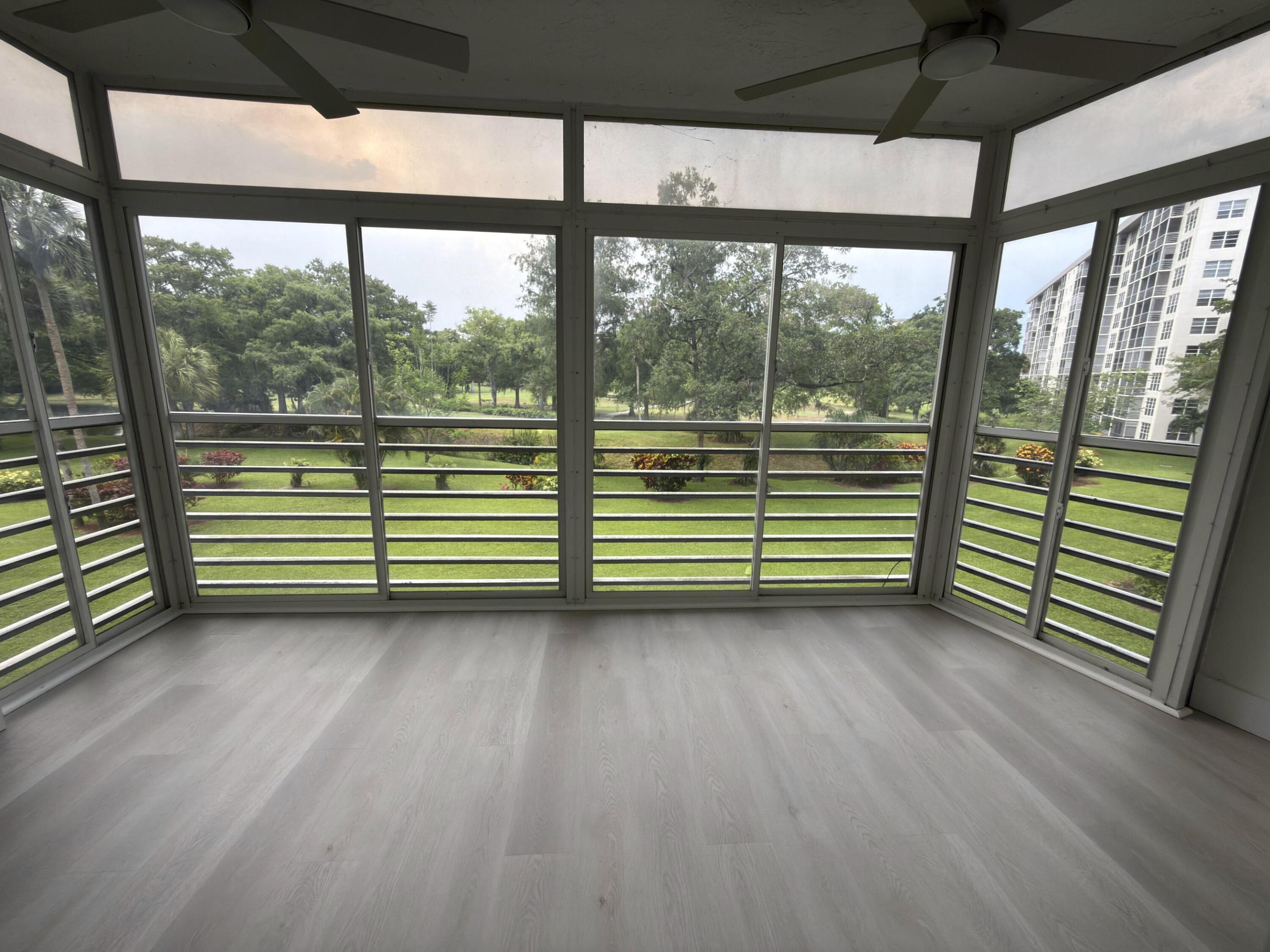 NO 105 PALM-AIRE COUNTRY CLUB - Residential