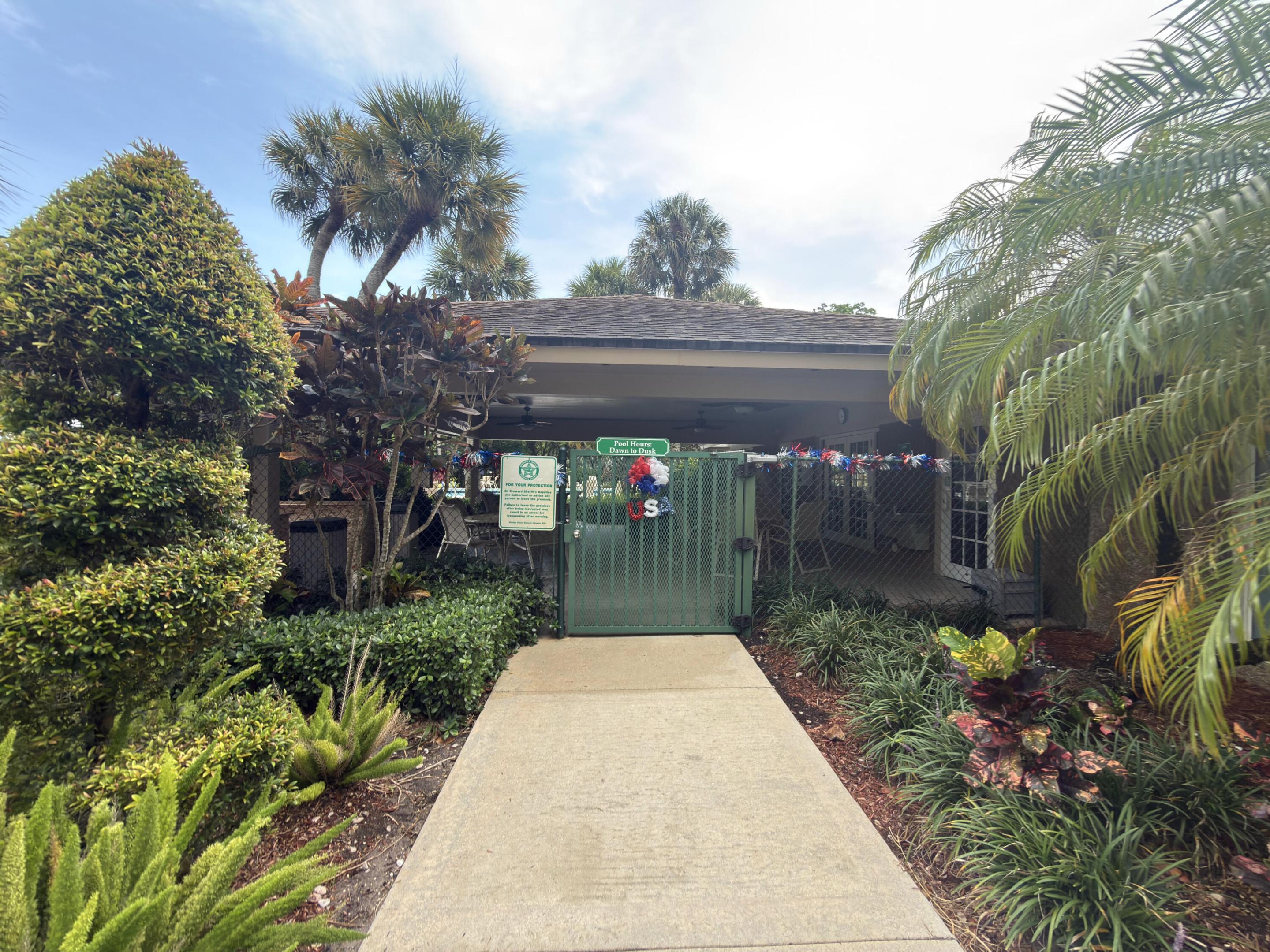 NO 105 PALM-AIRE COUNTRY CLUB - Residential